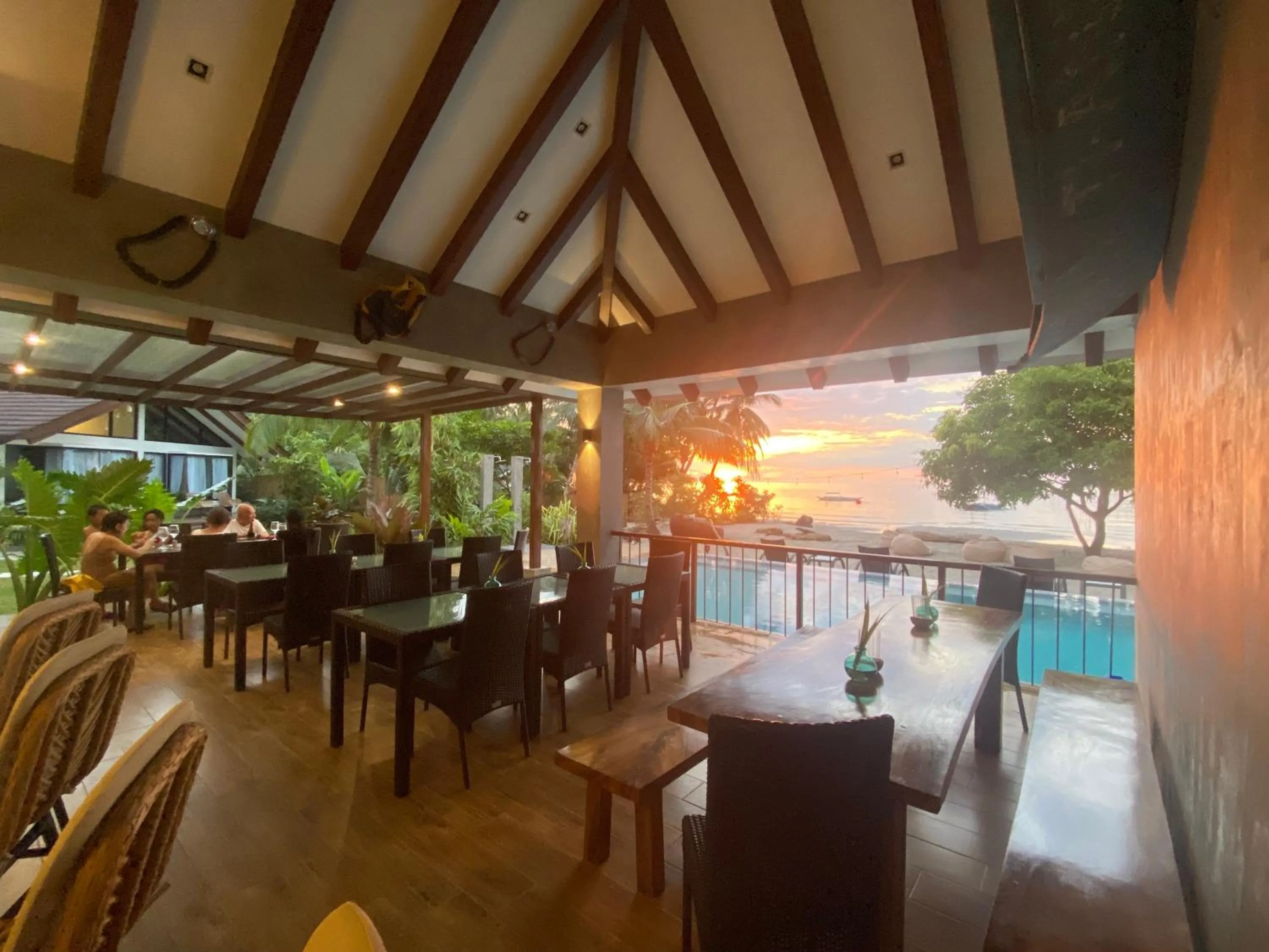 Restaurant/places to eat in Amila Dive Beach Resort