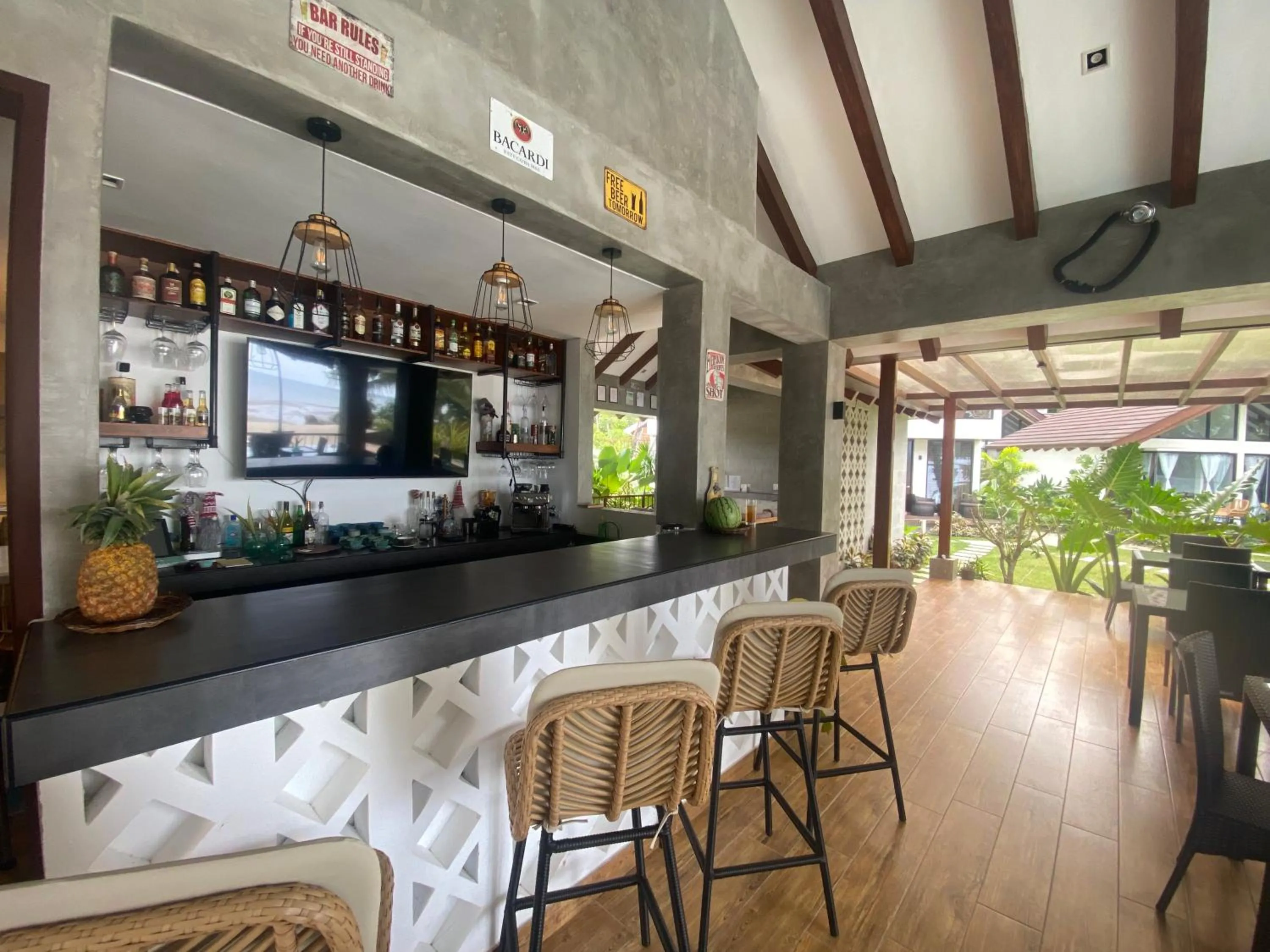 Restaurant/places to eat in Amila Dive Beach Resort