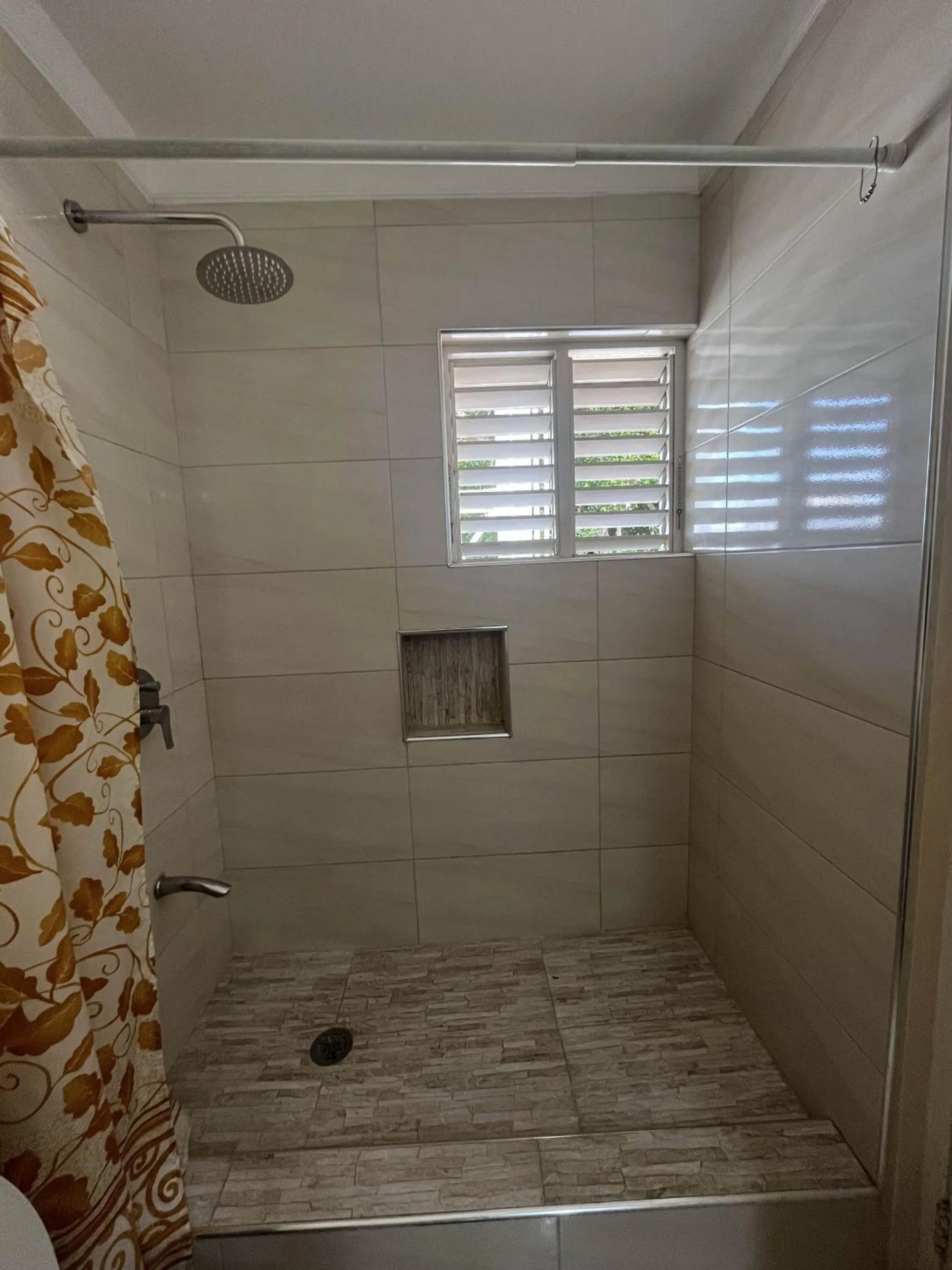 Finest Accommodation Renfrew Place 1 Bedroom Apt # 42 New Kgn 4--12 Renfrew Rd