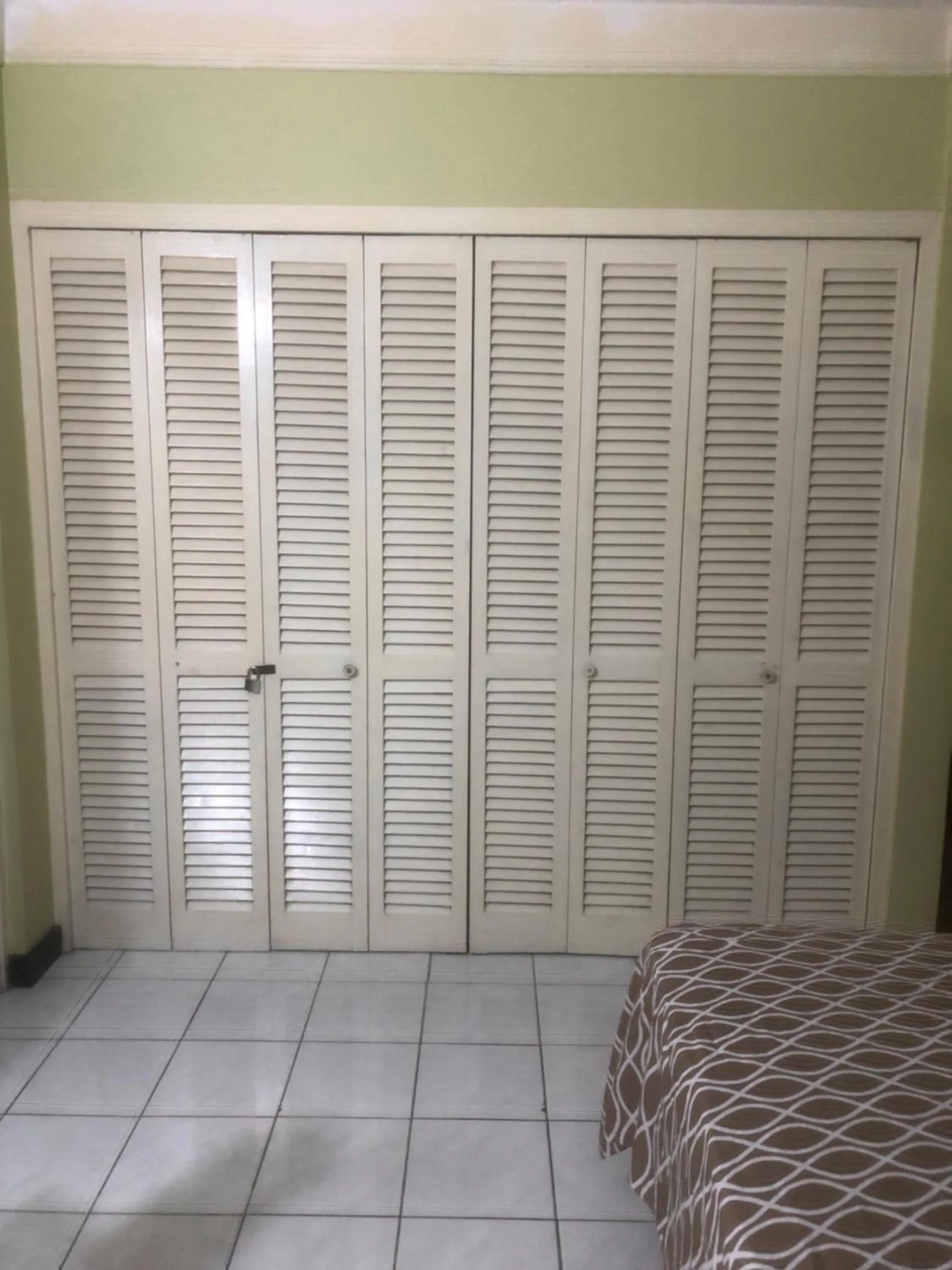 Bedroom, Bed in Finest Accommodation Renfrew Place 1 Bedroom Apt # 42 New Kgn 4--12 Renfrew Rd