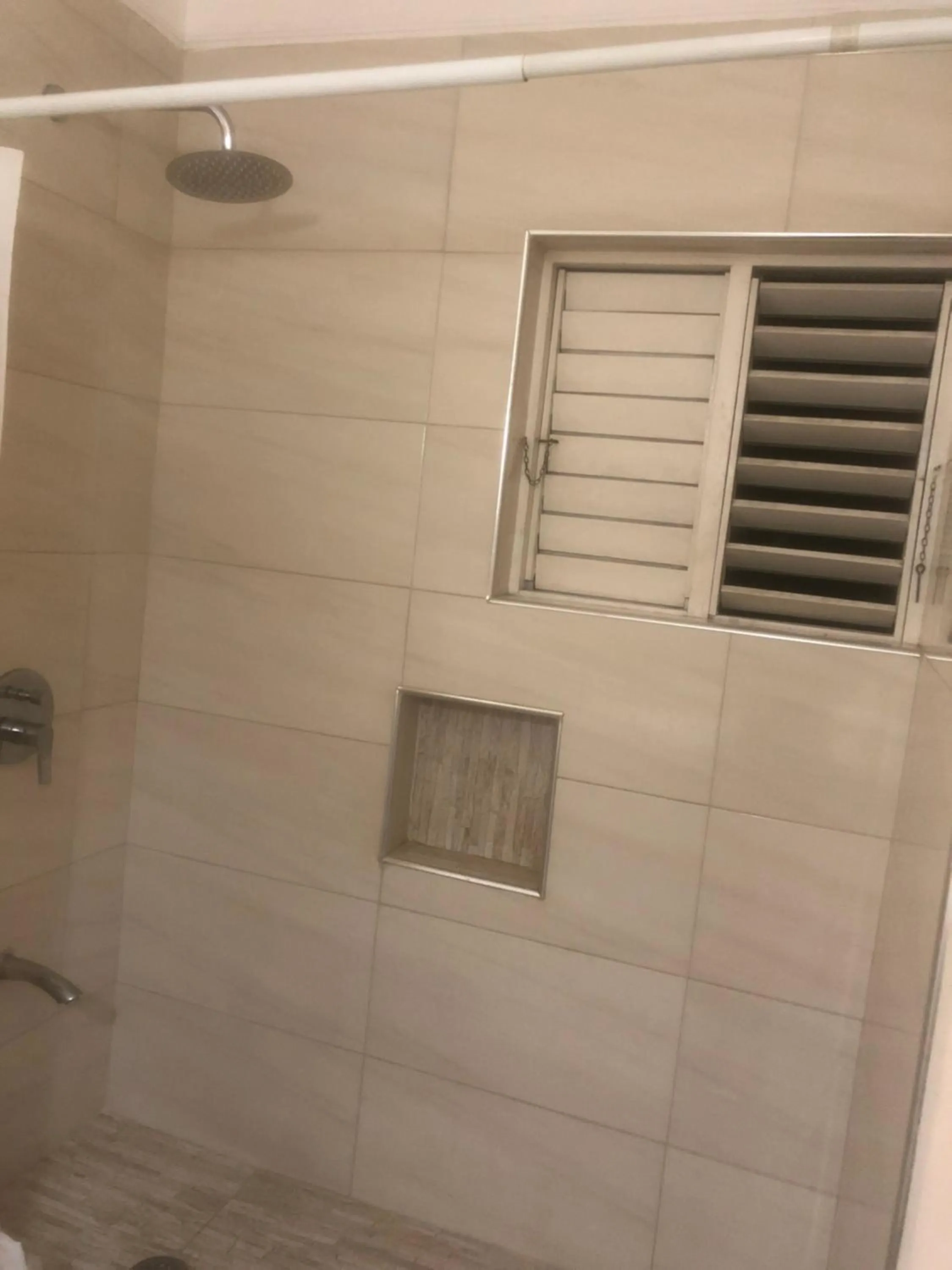 Shower in Finest Accommodation Renfrew Place 1 Bedroom Apt # 42 New Kgn 4--12 Renfrew Rd