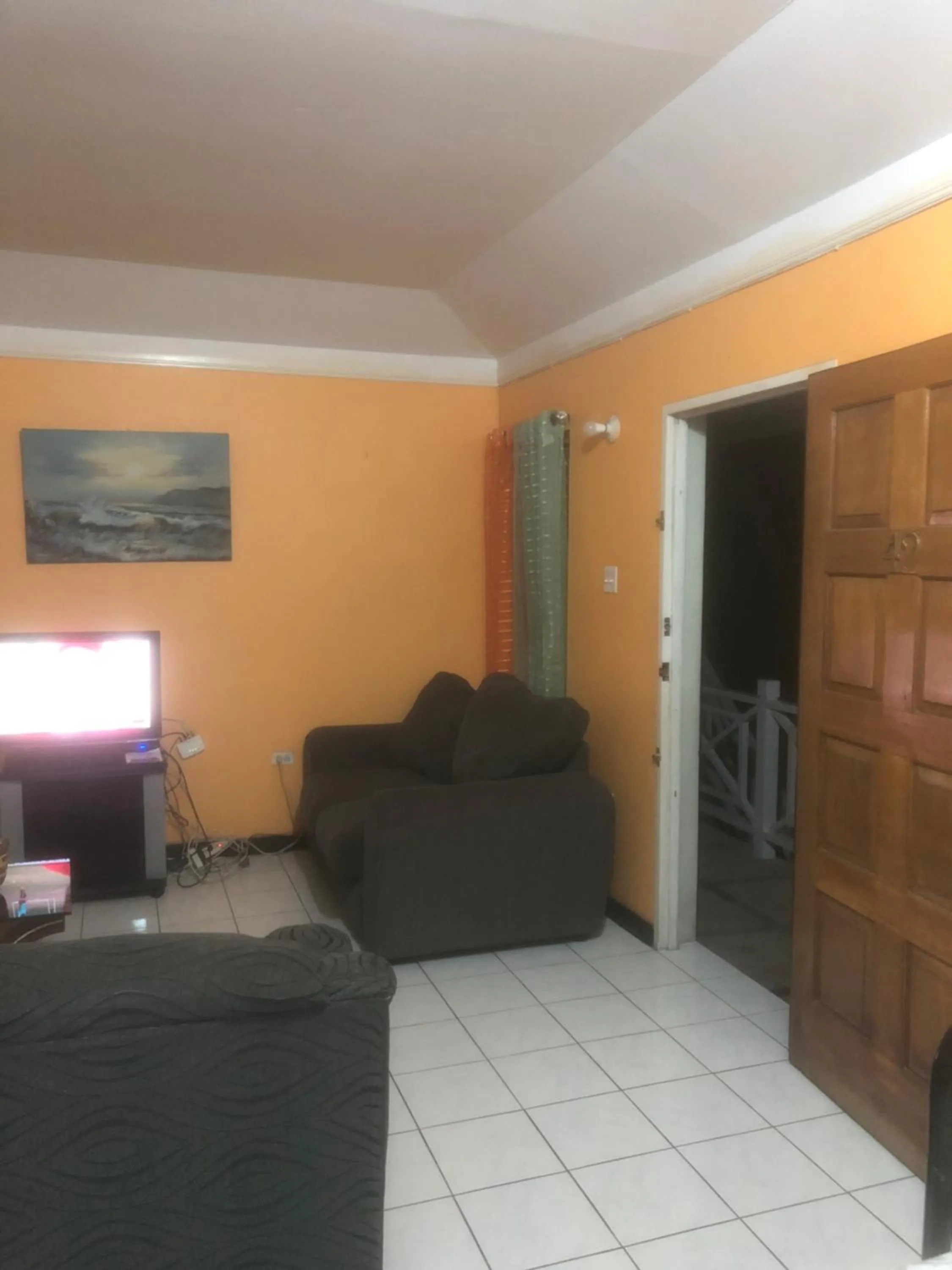 Finest Accommodation Renfrew Place 1 Bedroom Apt # 42 New Kgn 4--12 Renfrew Rd