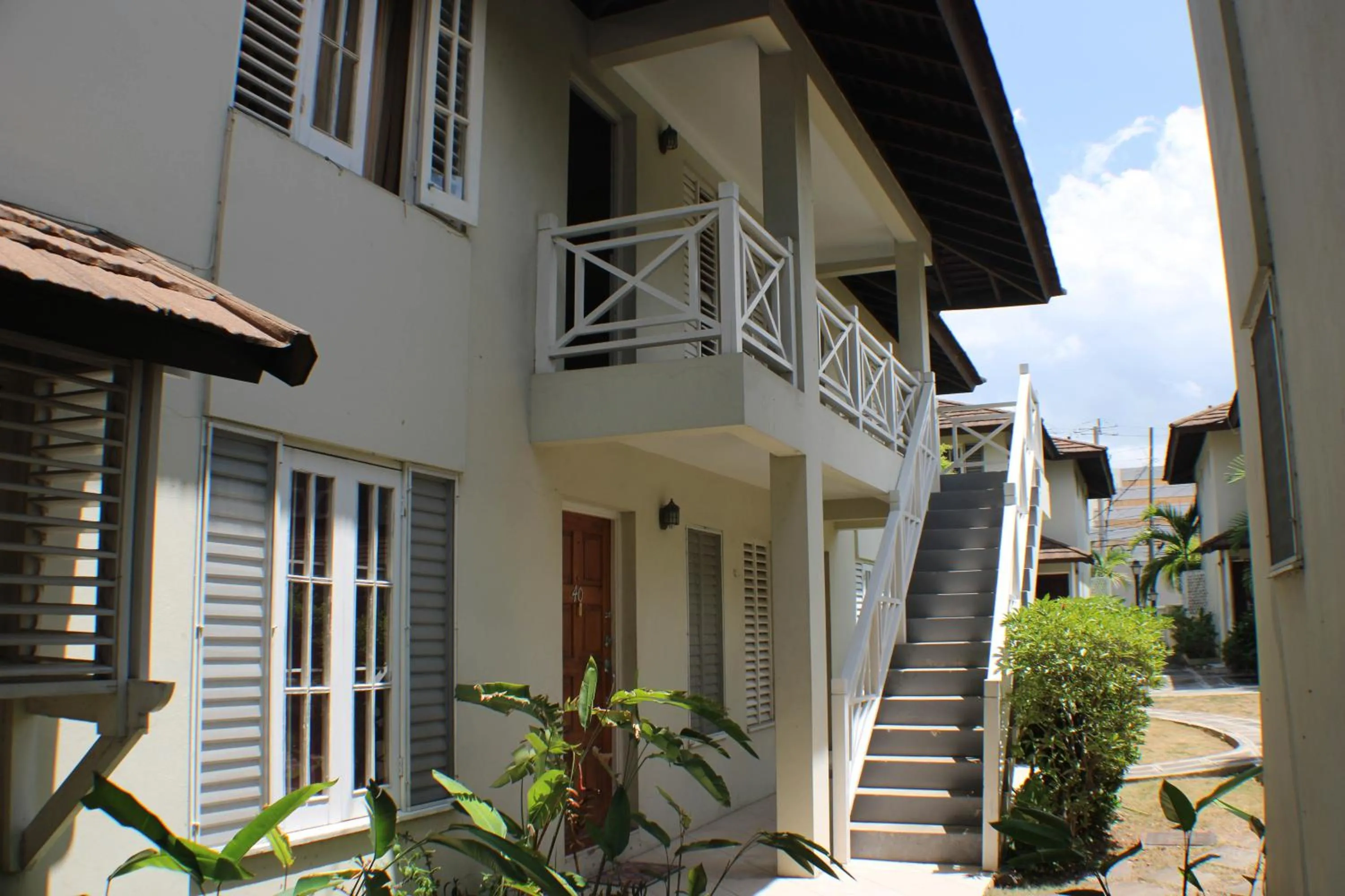 Finest Accommodation Renfrew Place 1 Bedroom Apt # 42 New Kgn 4--12 Renfrew Rd