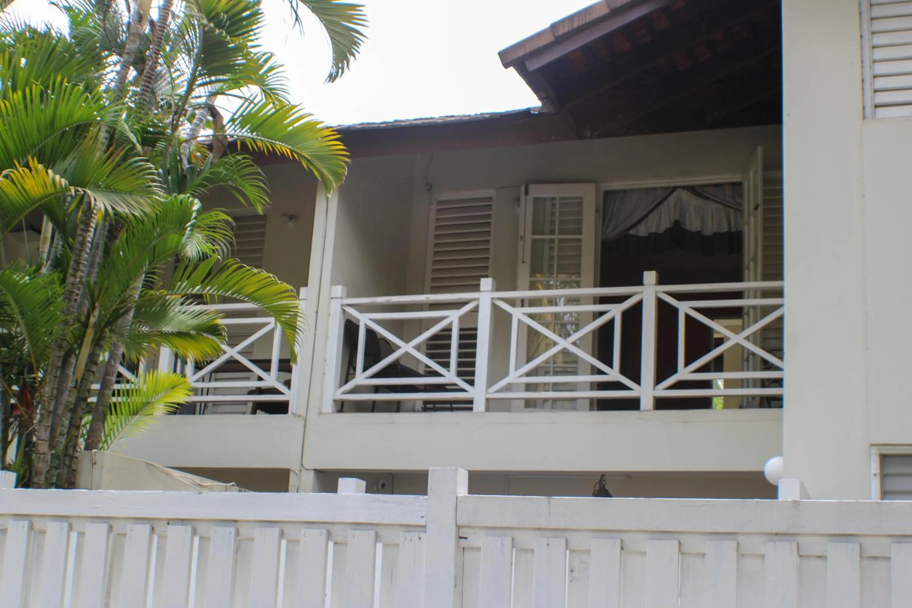 Finest Accommodation Renfrew Place 1 Bedroom Apt # 42 New Kgn 4--12 Renfrew Rd