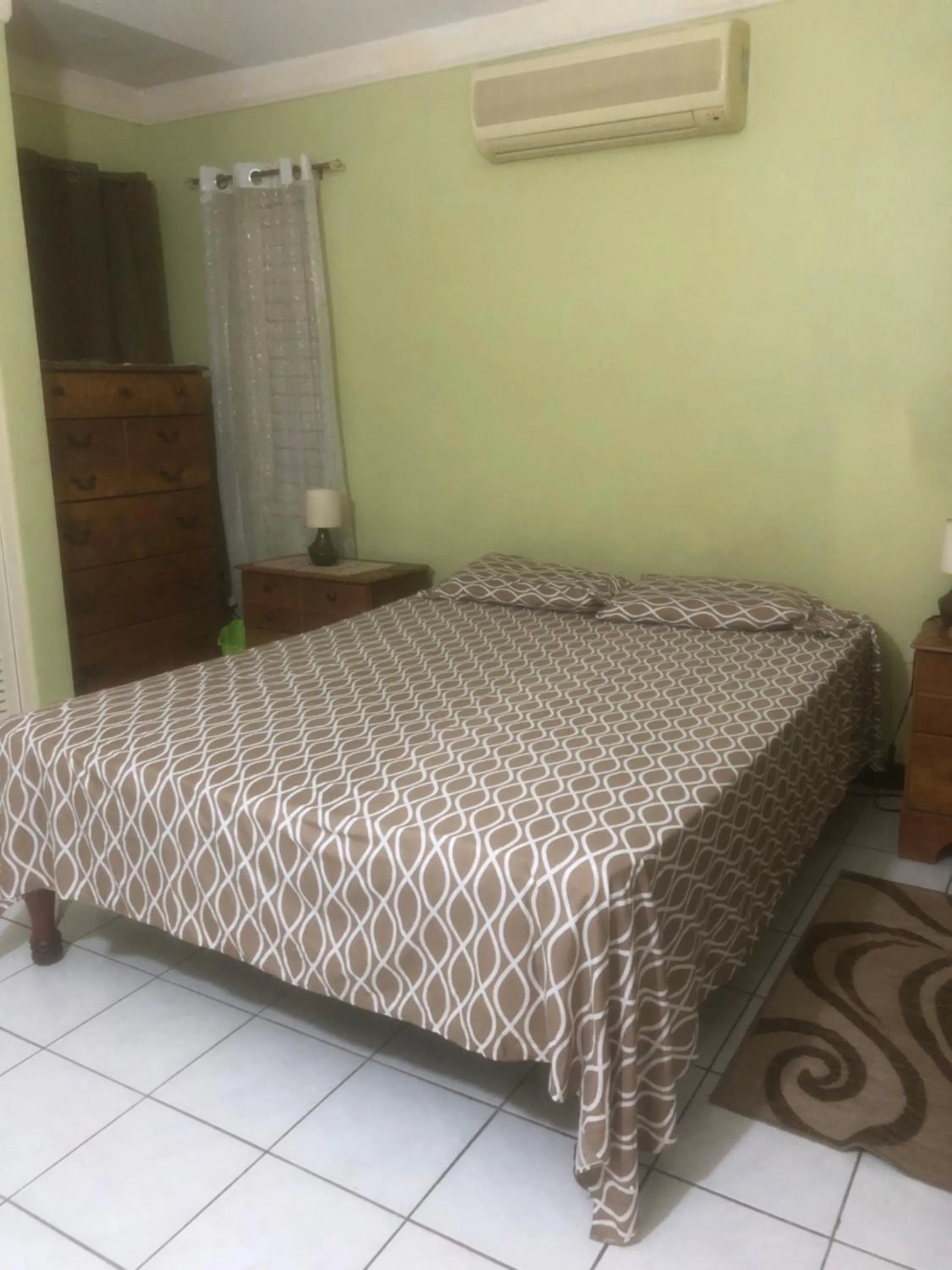 Bedroom, Bed in Finest Accommodation Renfrew Place 1 Bedroom Apt # 42 New Kgn 4--12 Renfrew Rd