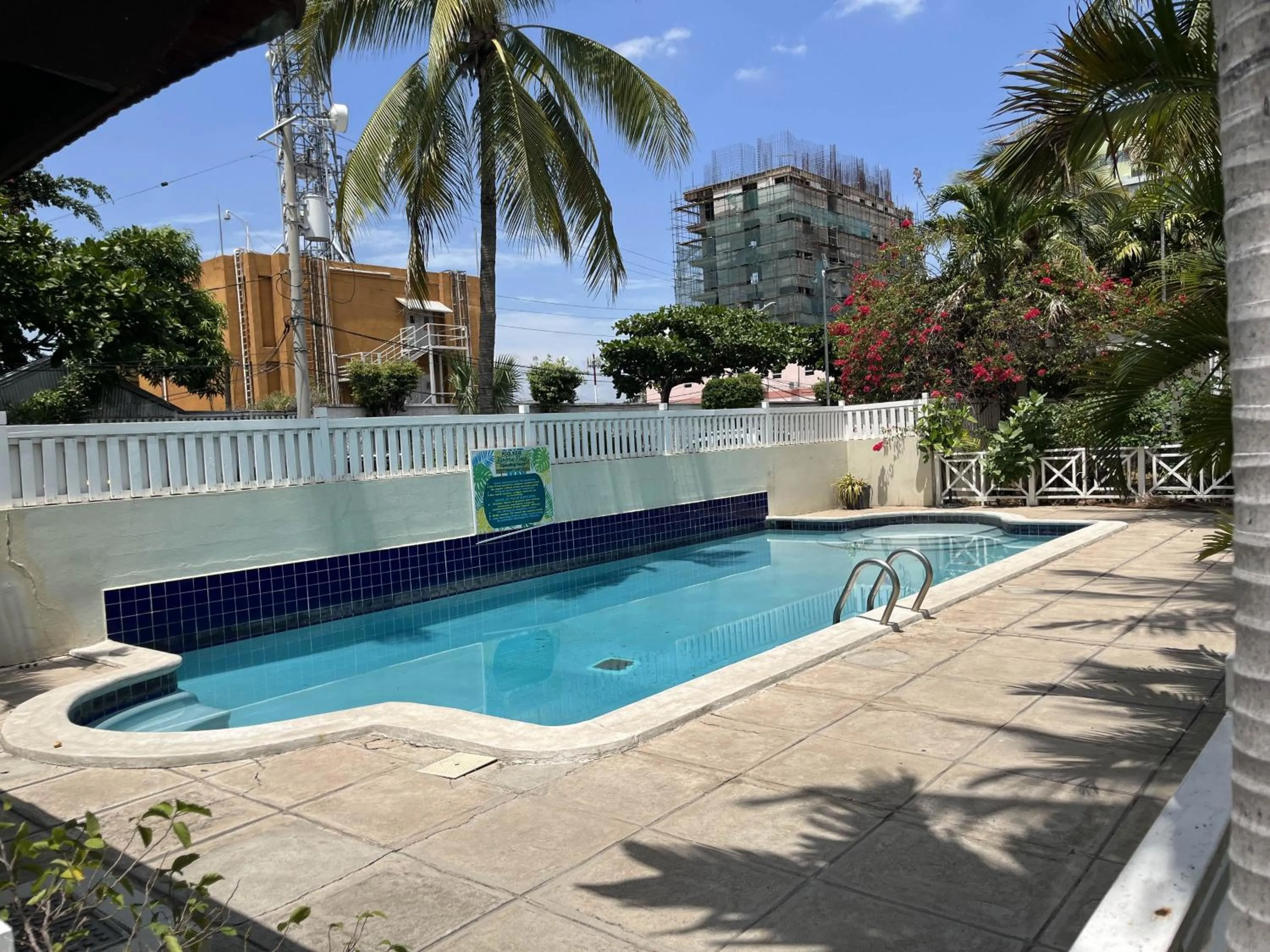 Finest Accommodation Renfrew Place 1 Bedroom Apt # 42 New Kgn 4--12 Renfrew Rd