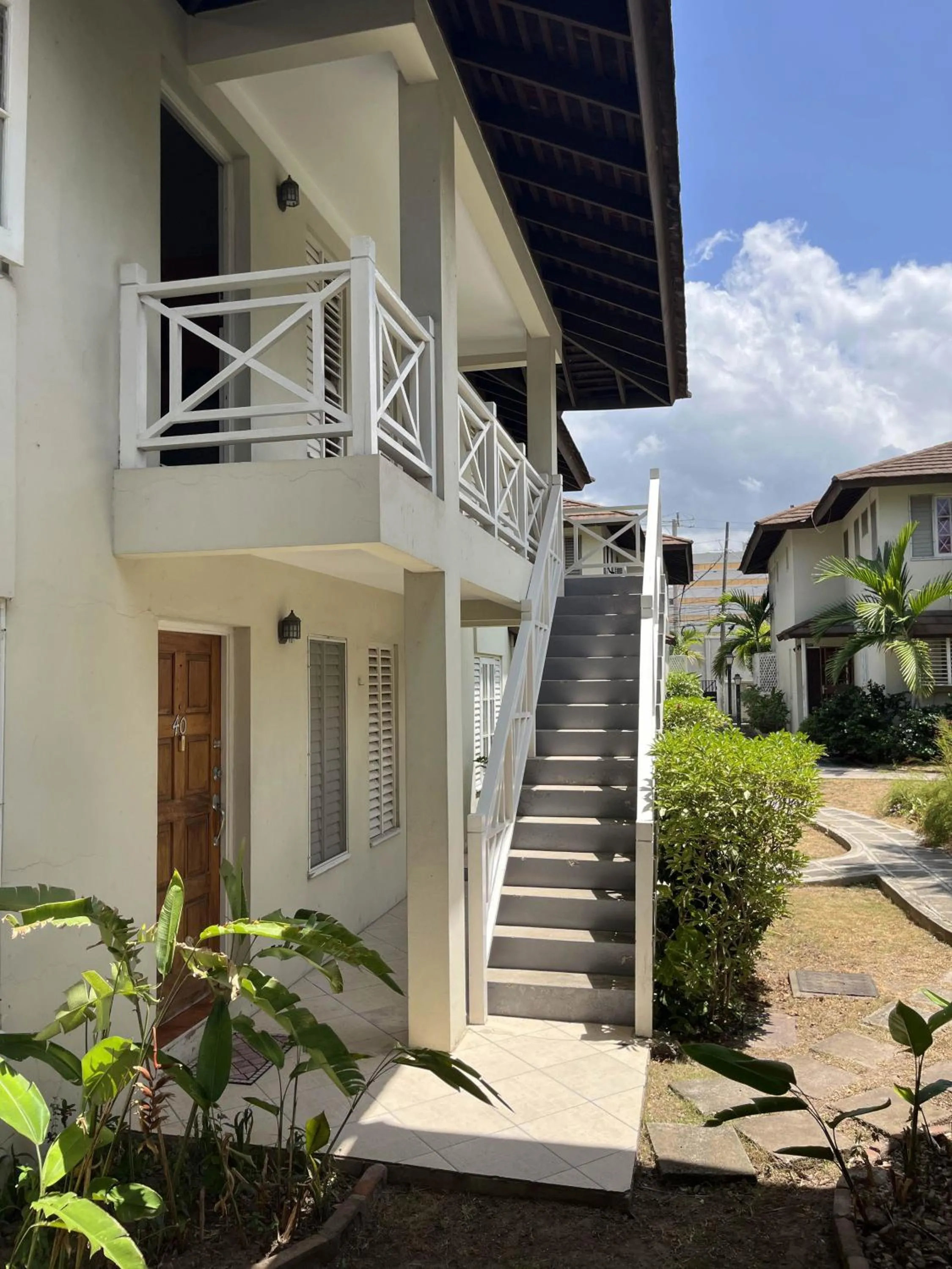 Finest Accommodation Renfrew Place 1 Bedroom Apt # 42 New Kgn 4--12 Renfrew Rd