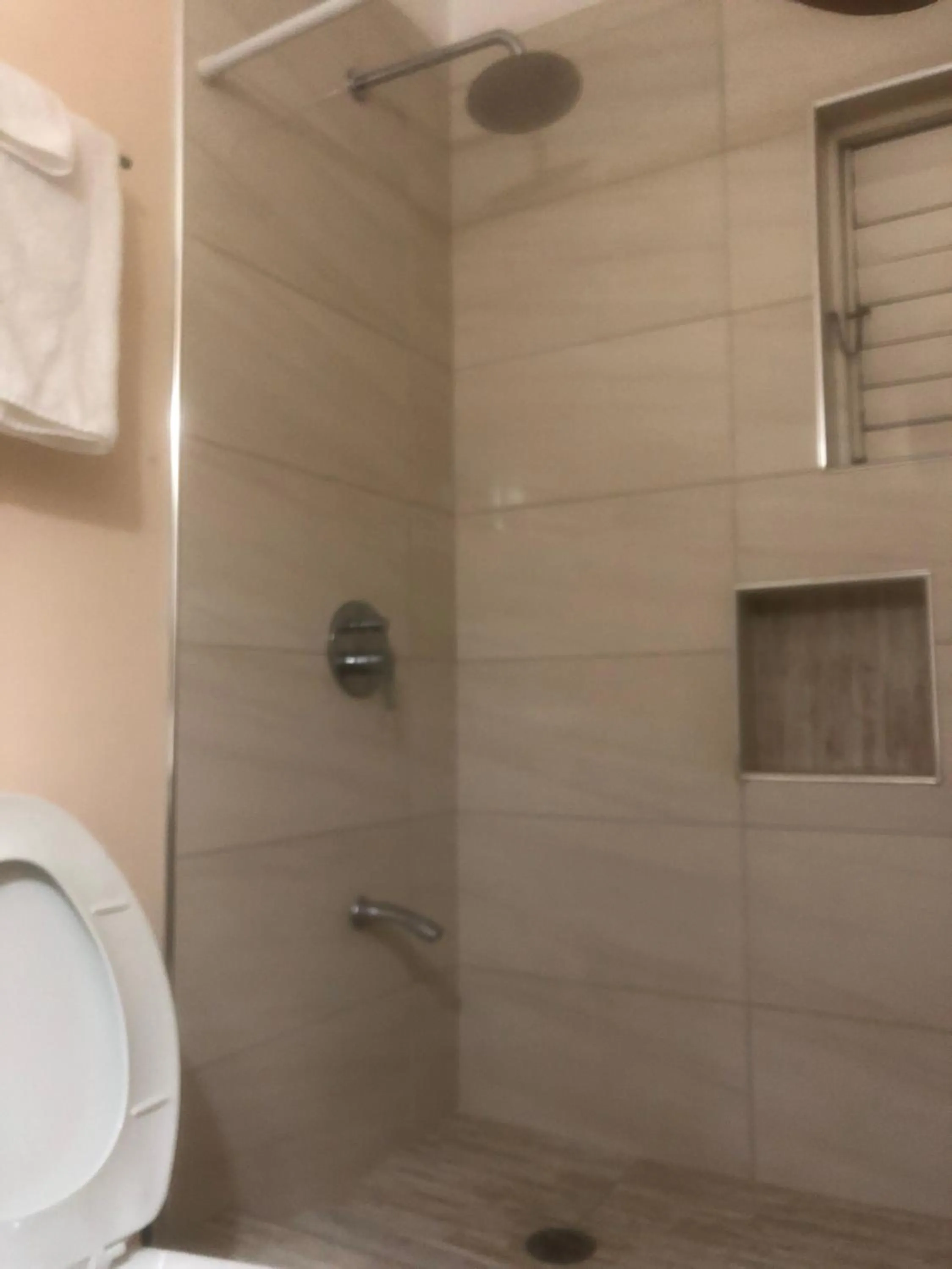 Finest Accommodation Renfrew Place 1 Bedroom Apt # 42 New Kgn 4--12 Renfrew Rd