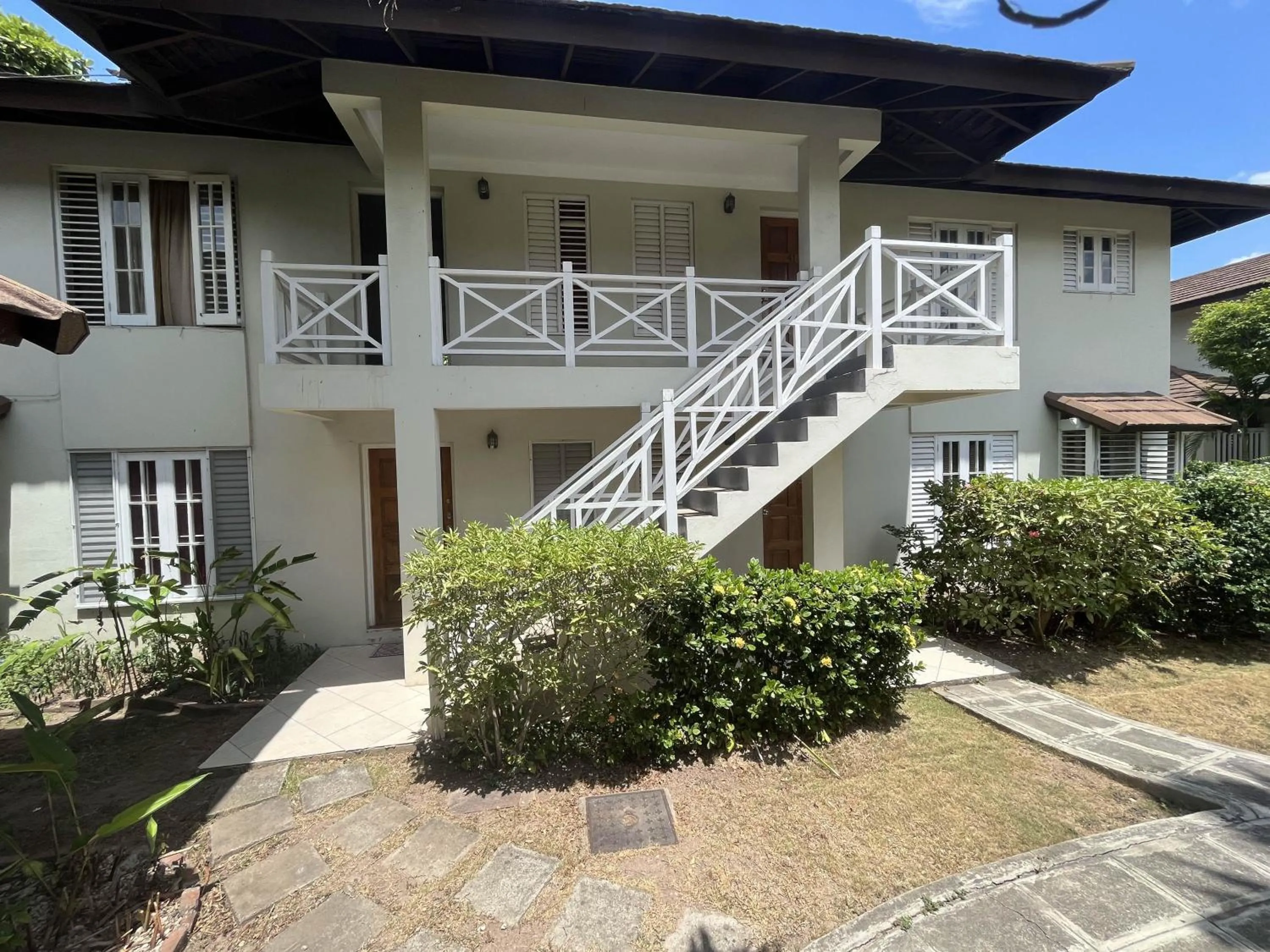 Finest Accommodation Renfrew Place 1 Bedroom Apt # 42 New Kgn 4--12 Renfrew Rd