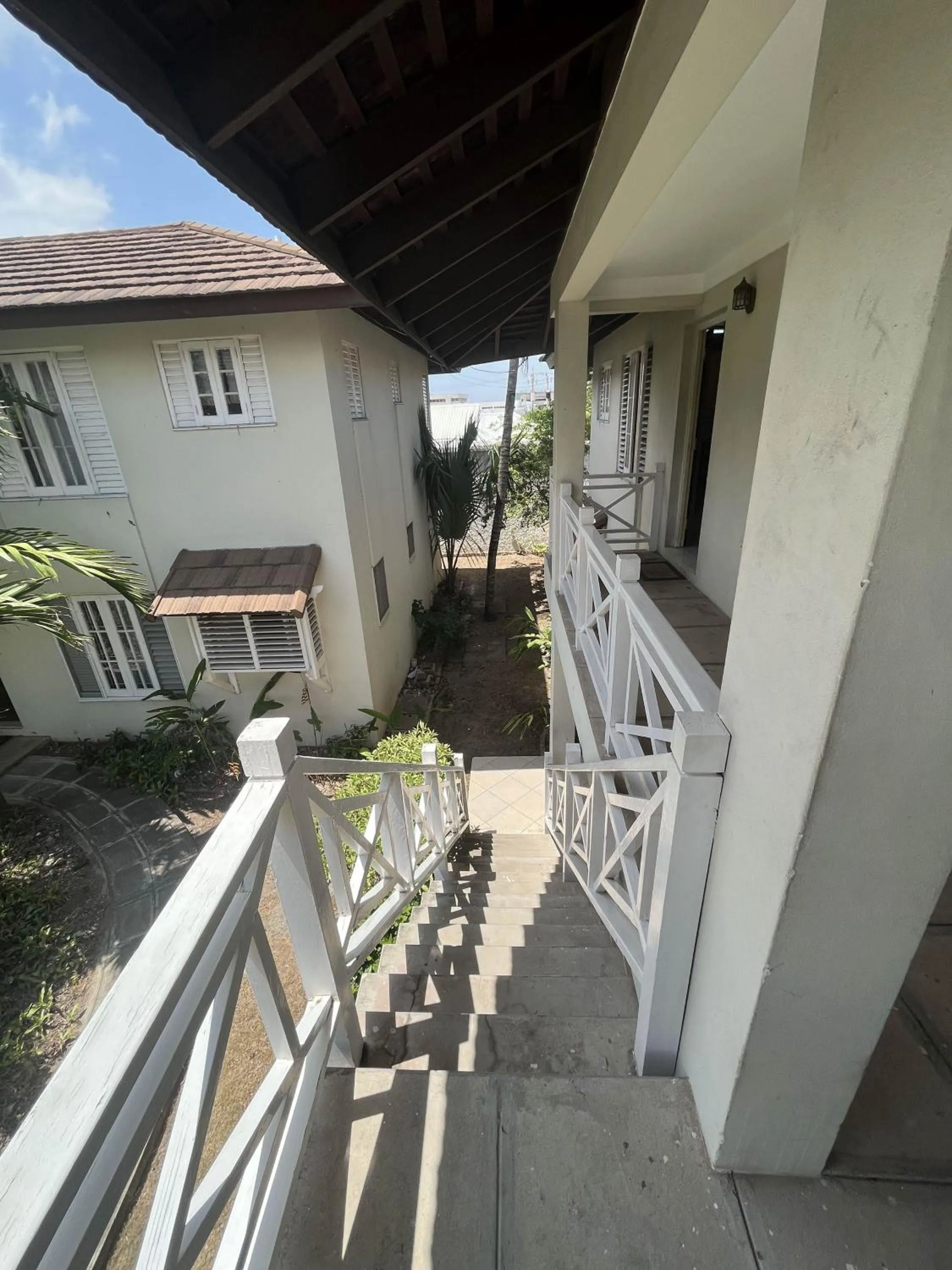 Property building in Finest Accommodation Renfrew Place 1 Bedroom Apt # 42 New Kgn 4--12 Renfrew Rd