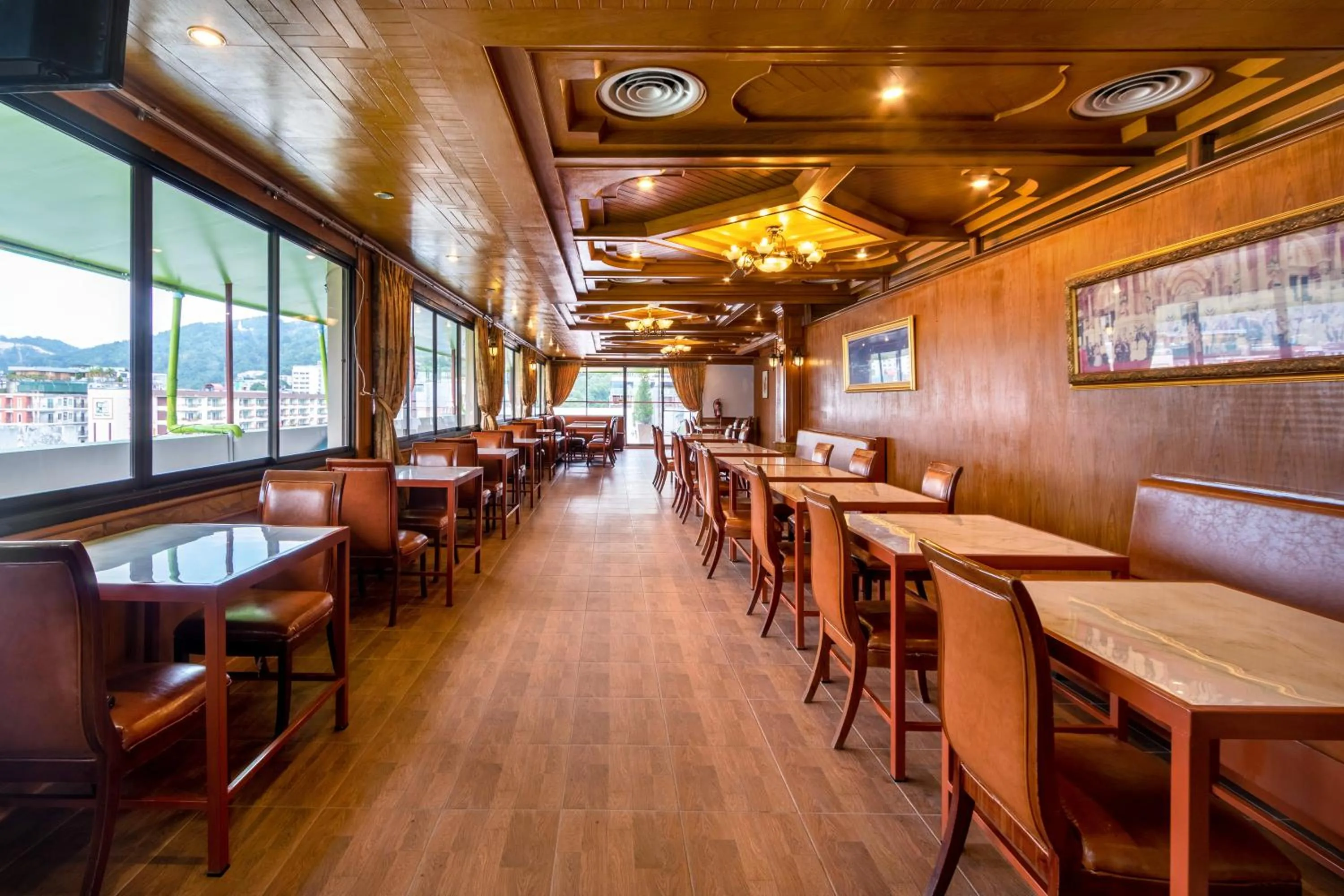 Restaurant/places to eat in JB Green Hotel Patong