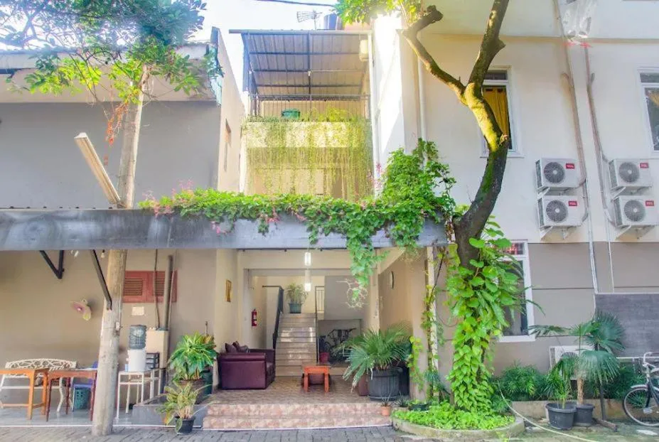 Property building in Wisma Minongga By SPAZIE