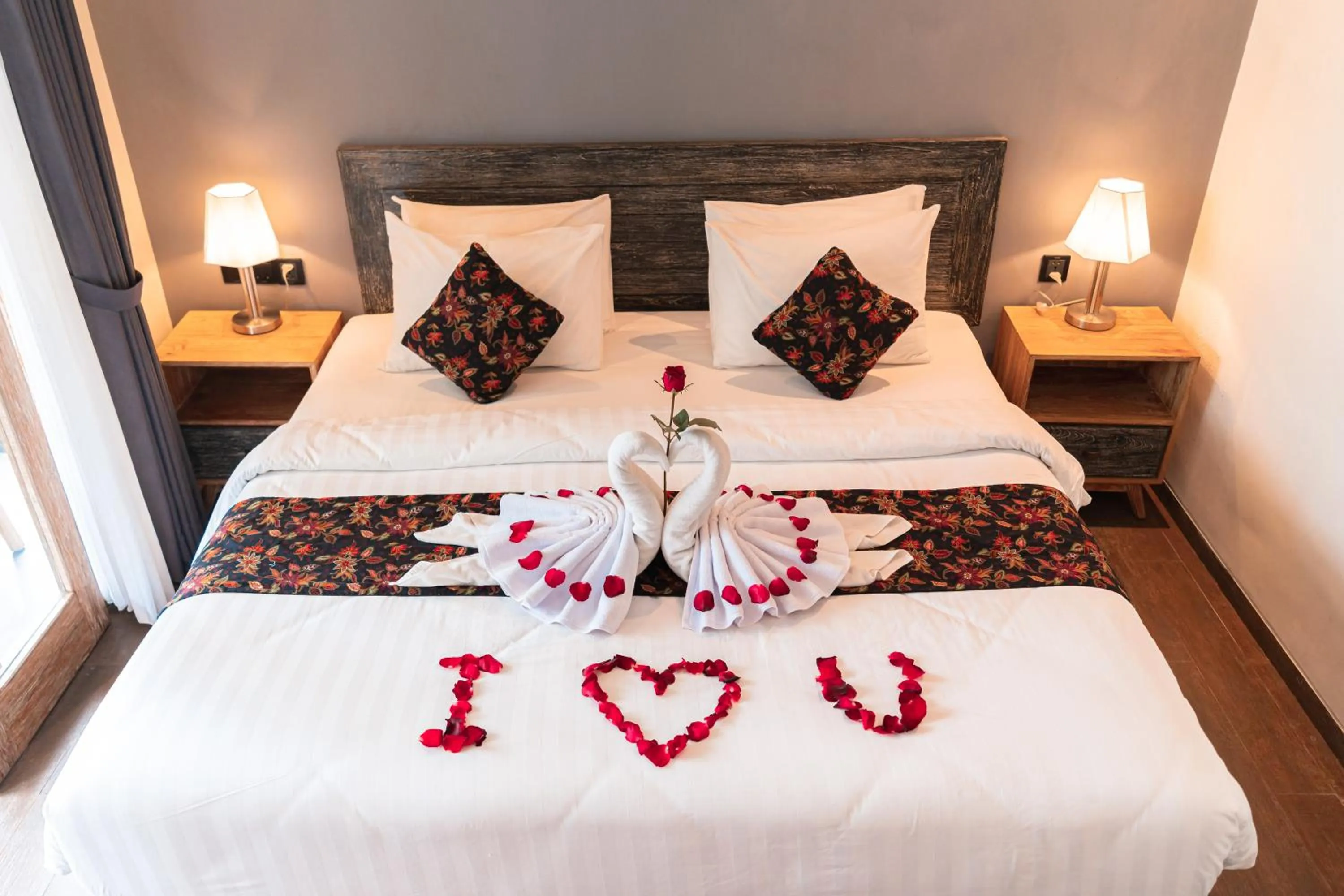 Bed in MAHALONA BALI STAY