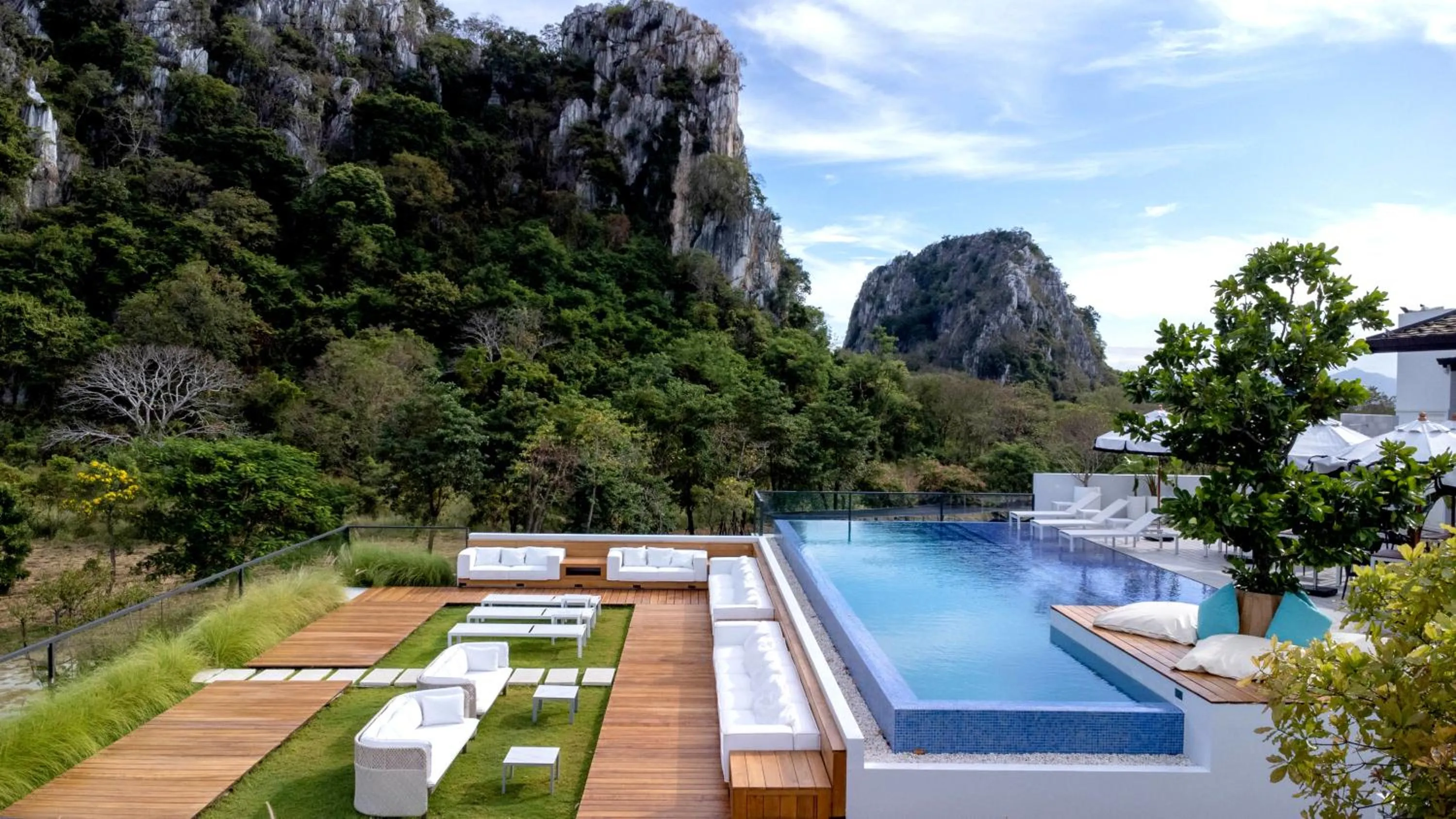 Restaurant/places to eat in The Soul Resort