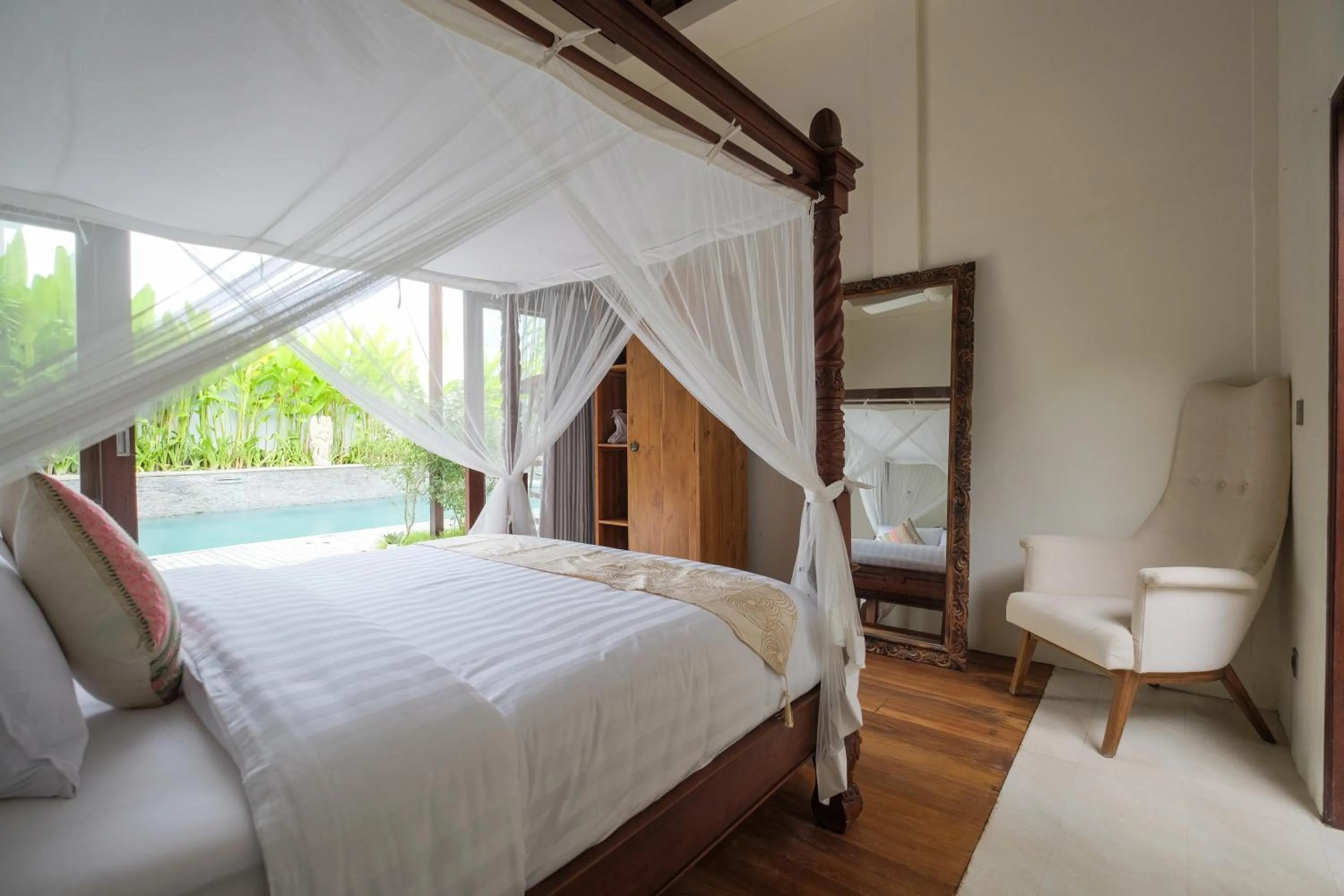 Bedroom, Bed in The Lavana Villa Puri Hawila Jimbaran - 5 Bedroom Villa