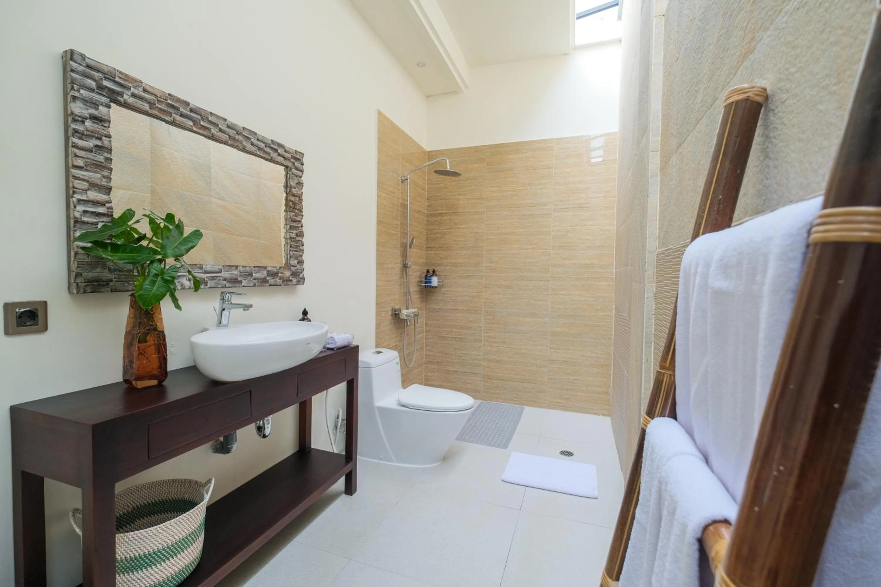 Bathroom in The Lavana Villa Puri Hawila Jimbaran - 5 Bedroom Villa