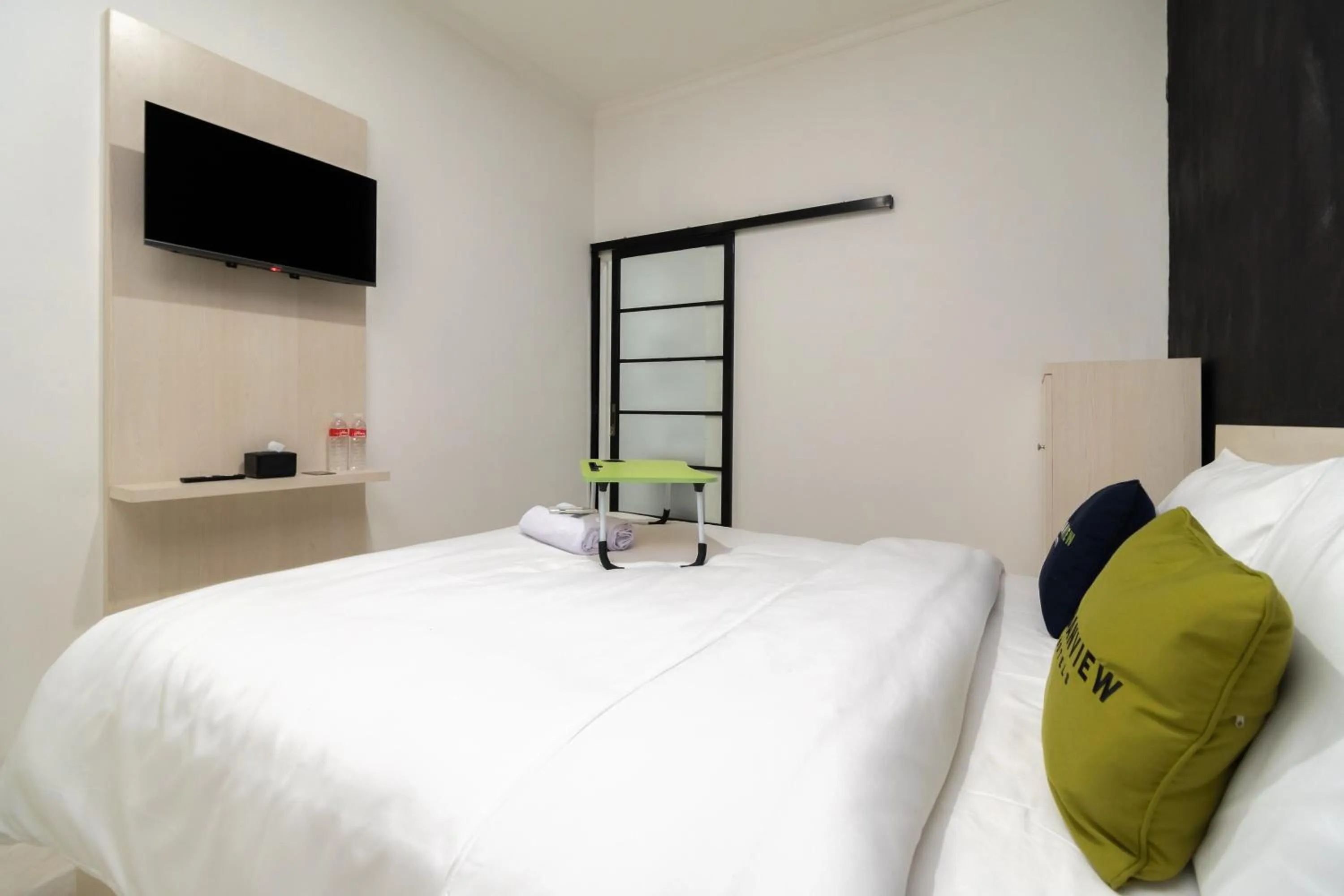 Bedroom, Bed in Urbanview Hotel Bizhome Artha Gading Boulevard by RedDoorz