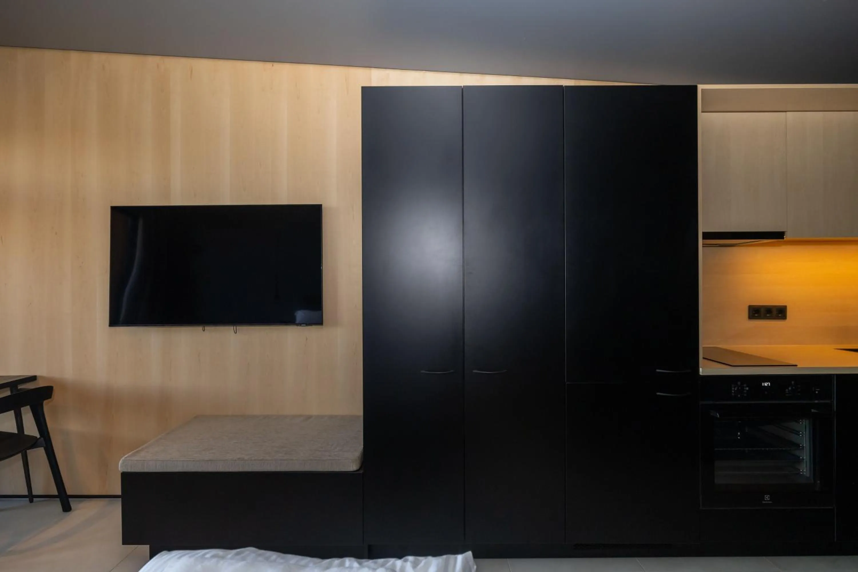 TV and multimedia in North Mountain View Suites