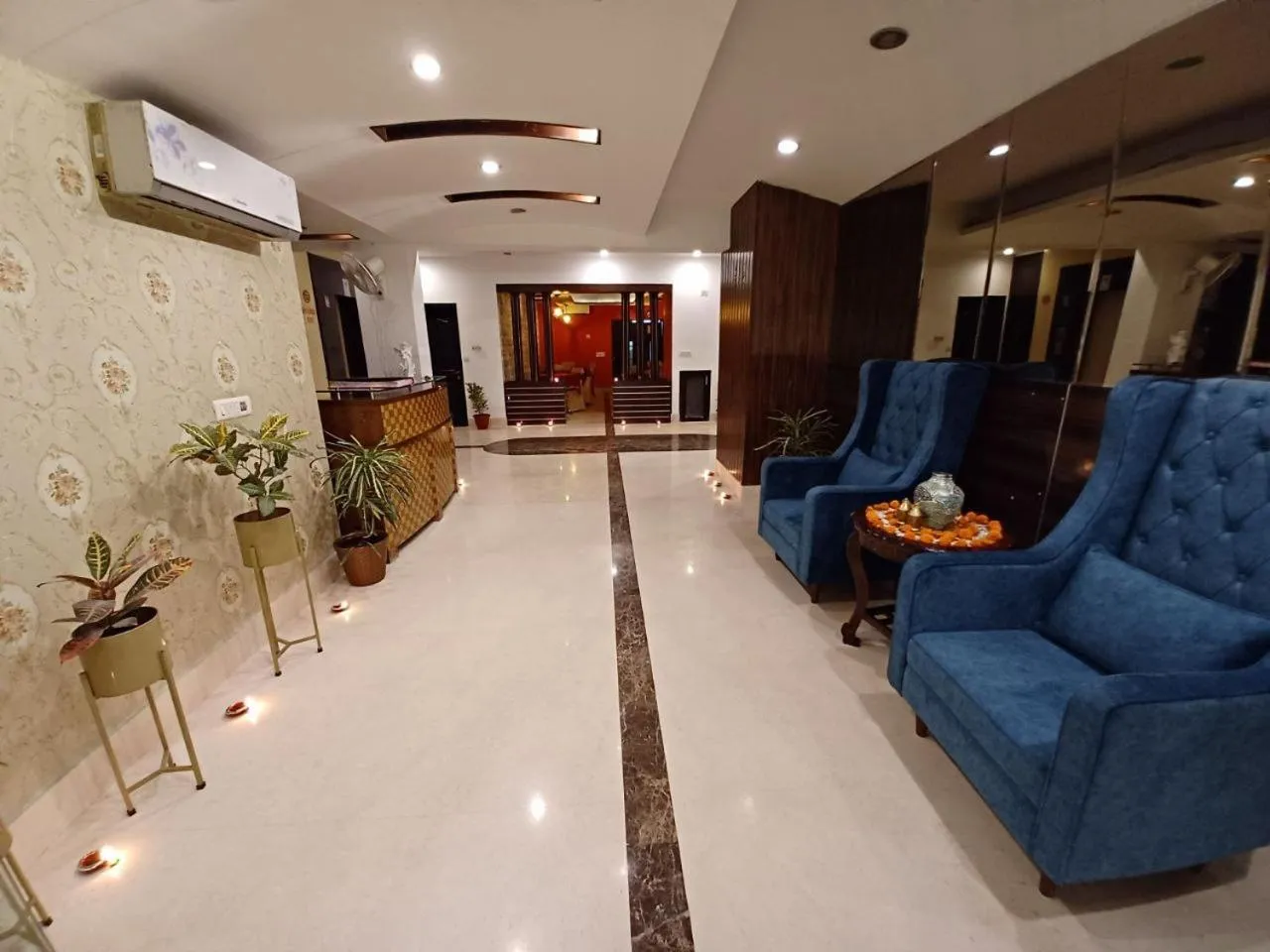 Lobby or reception in Skylark Hotel by Gabrian Hotels