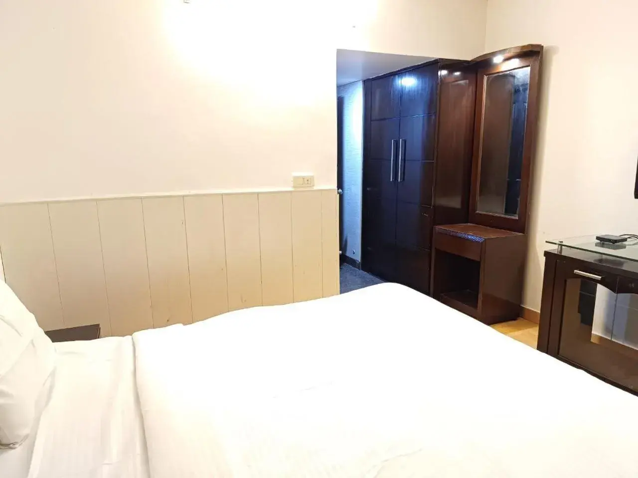Deluxe Room - single occupancy in Skylark Hotel by Gabrian Hotels Deluxe Room - single occupancy in Skylark Hotel by Gabrian Hotels