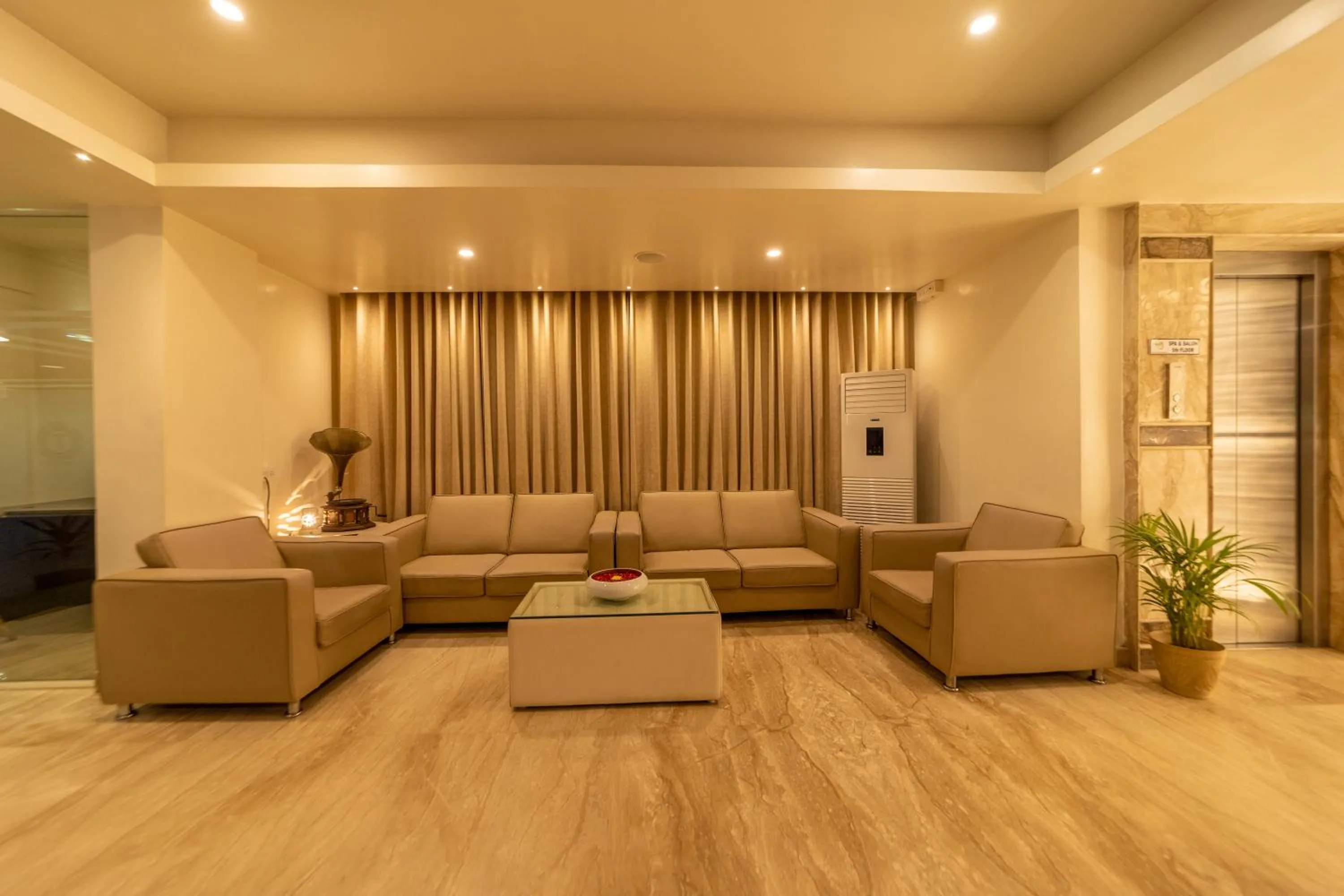 Seating area in Tetrad Hotels - International Airport Road Hebbal