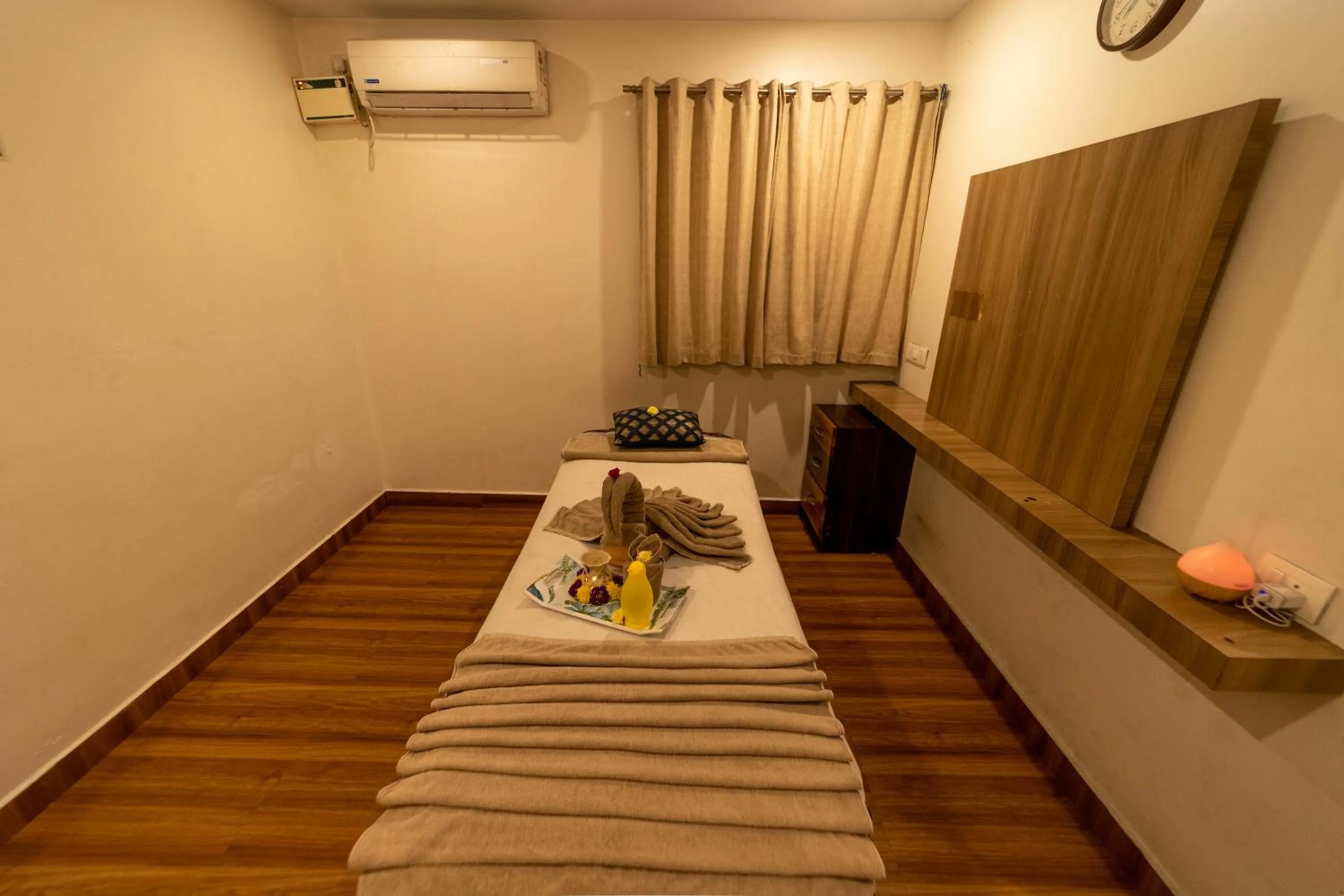 Spa and wellness centre/facilities, Bed in Tetrad Hotels - International Airport Road Hebbal