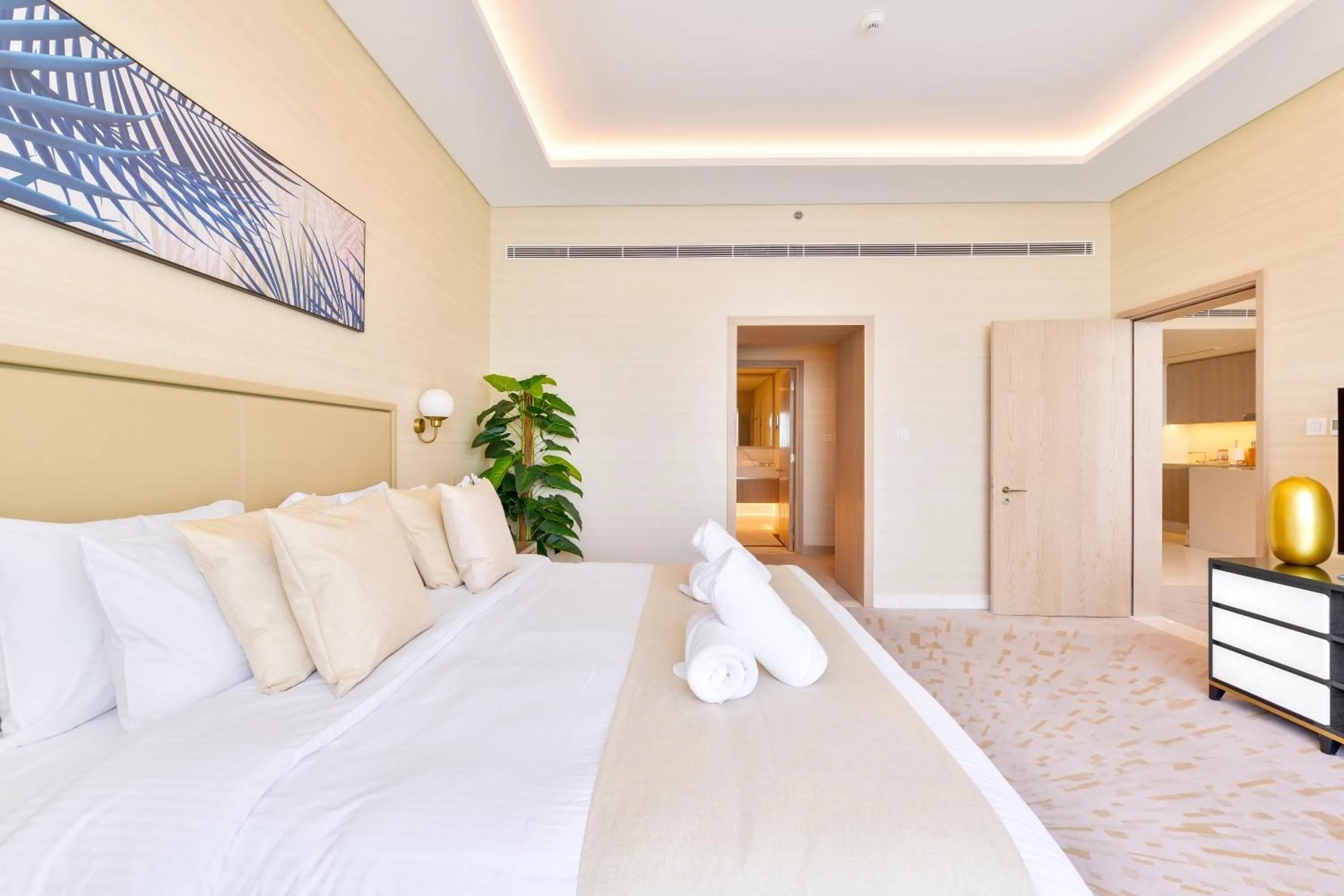 Bedroom, Bed in Ultra Luxury Palm Tower with Shared Hotel Facilities