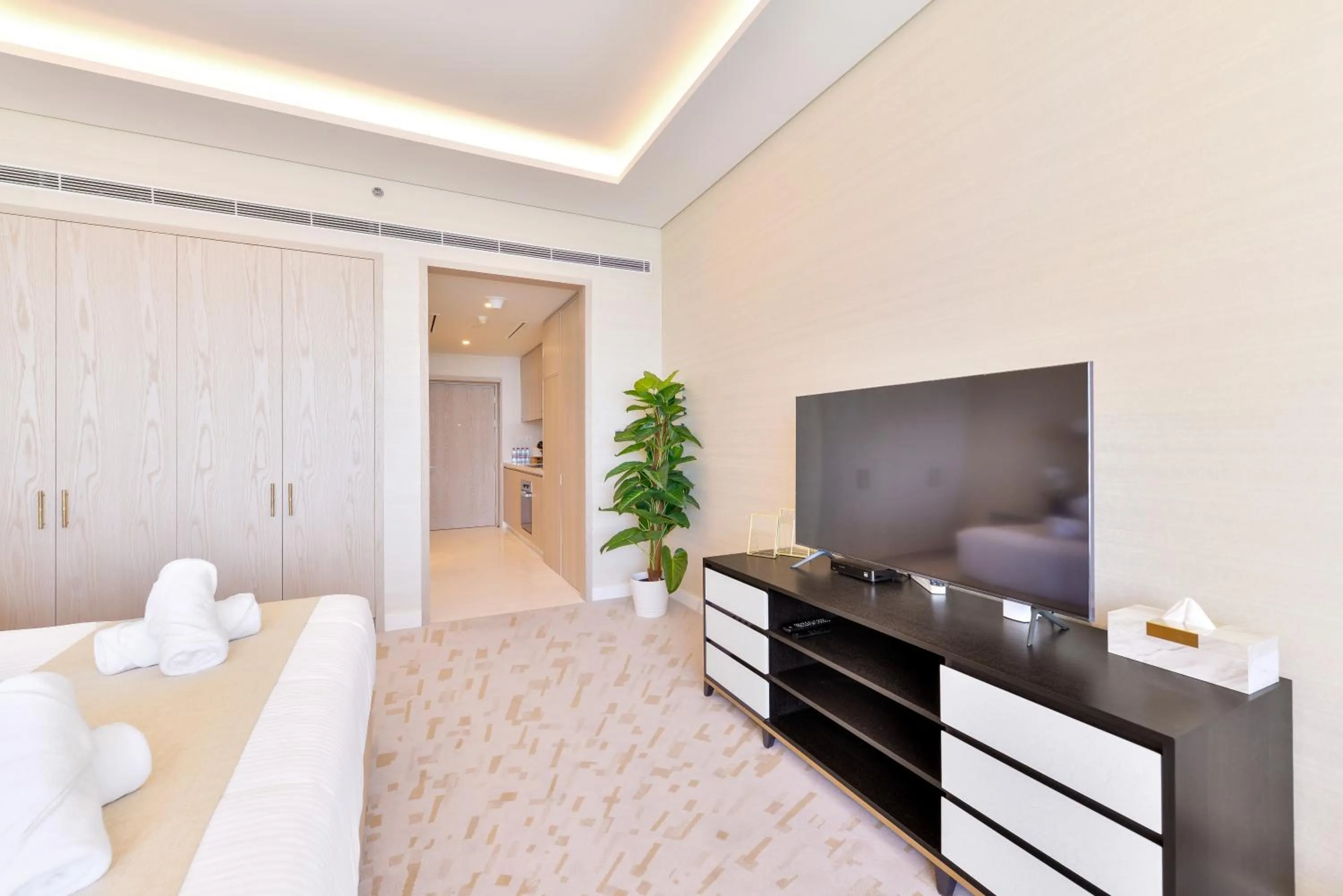 TV and multimedia in Ultra Luxury Palm Tower with Shared Hotel Facilities
