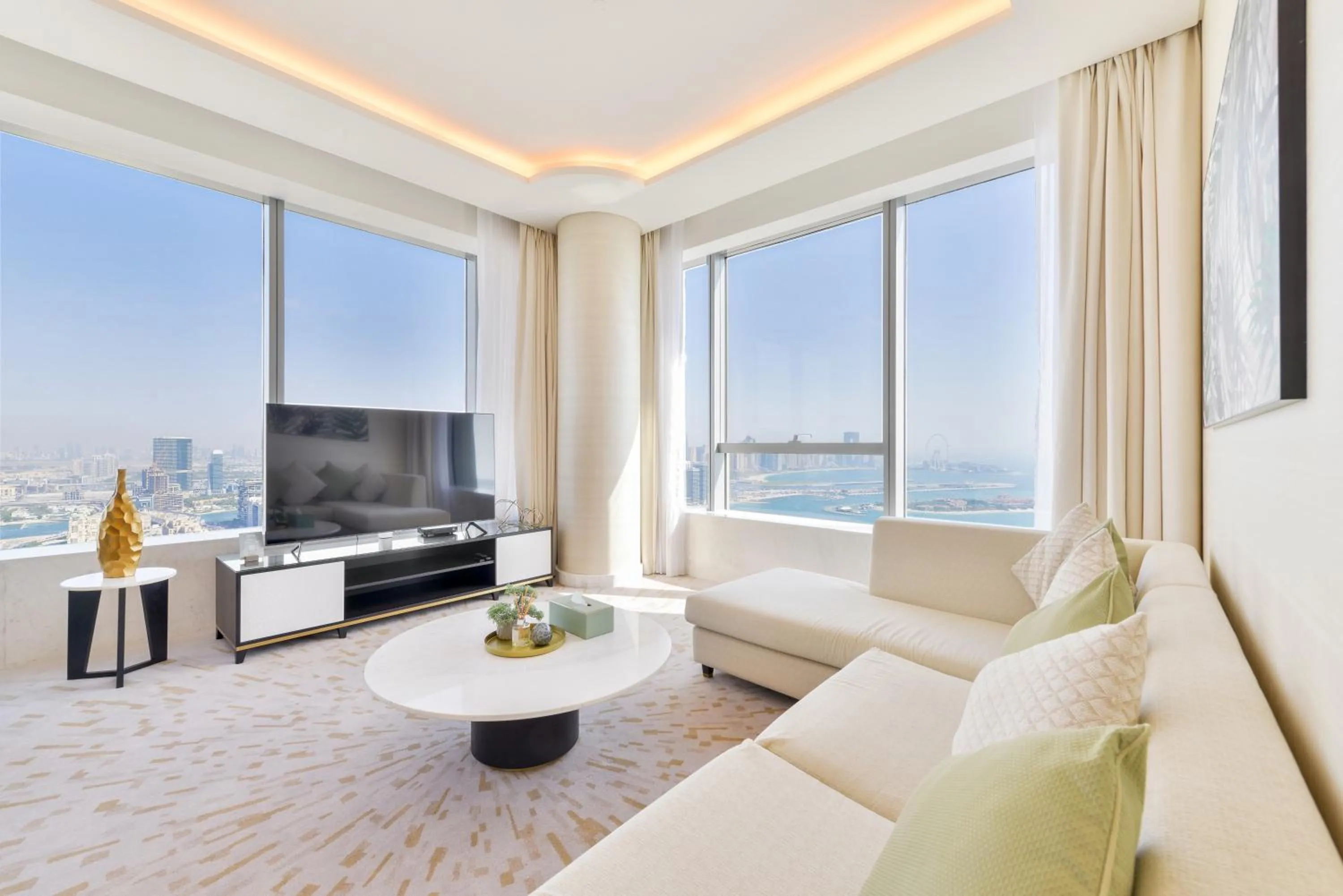 Living room in Ultra Luxury Palm Tower with Shared Hotel Facilities