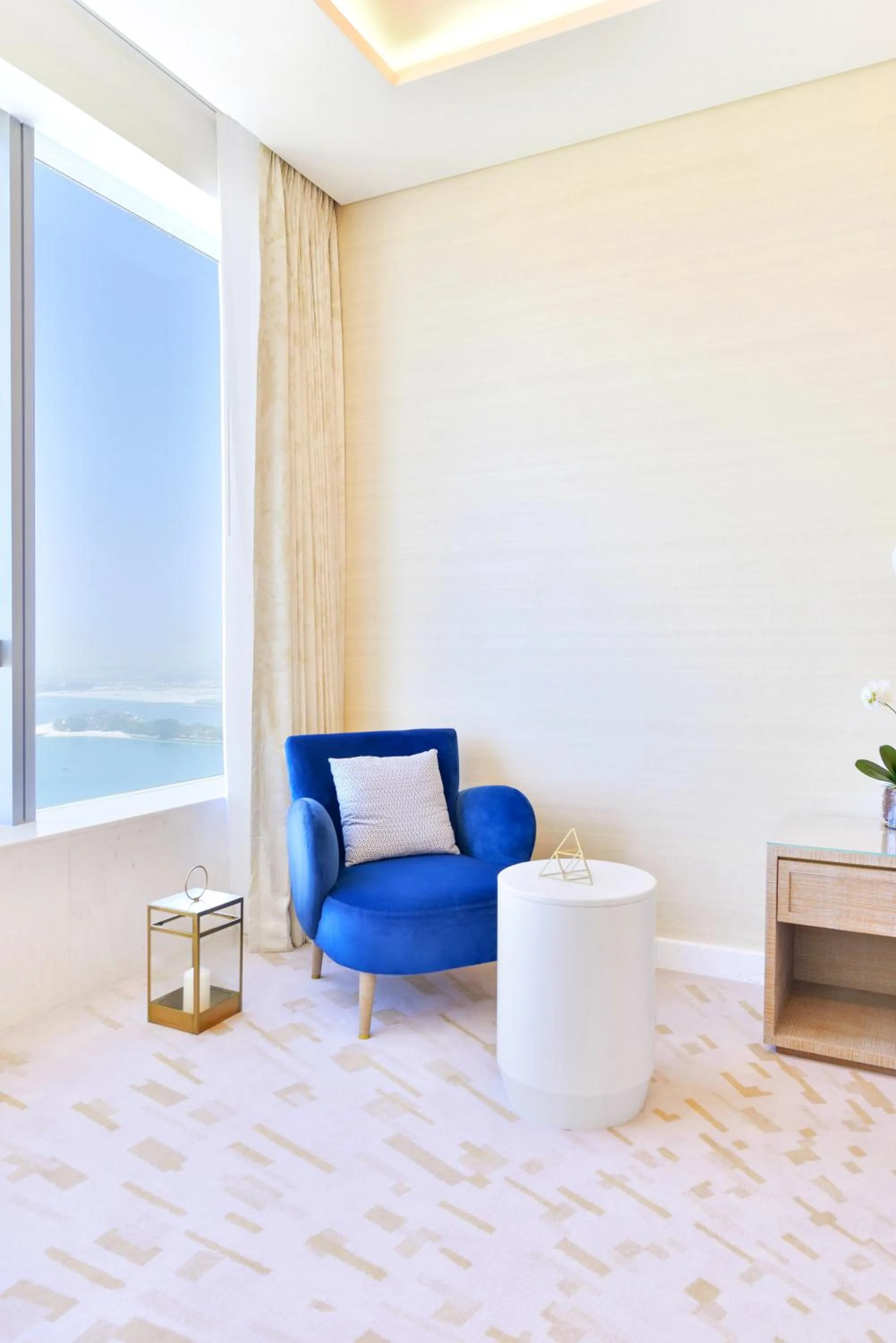 Seating area in Ultra Luxury Palm Tower with Shared Hotel Facilities