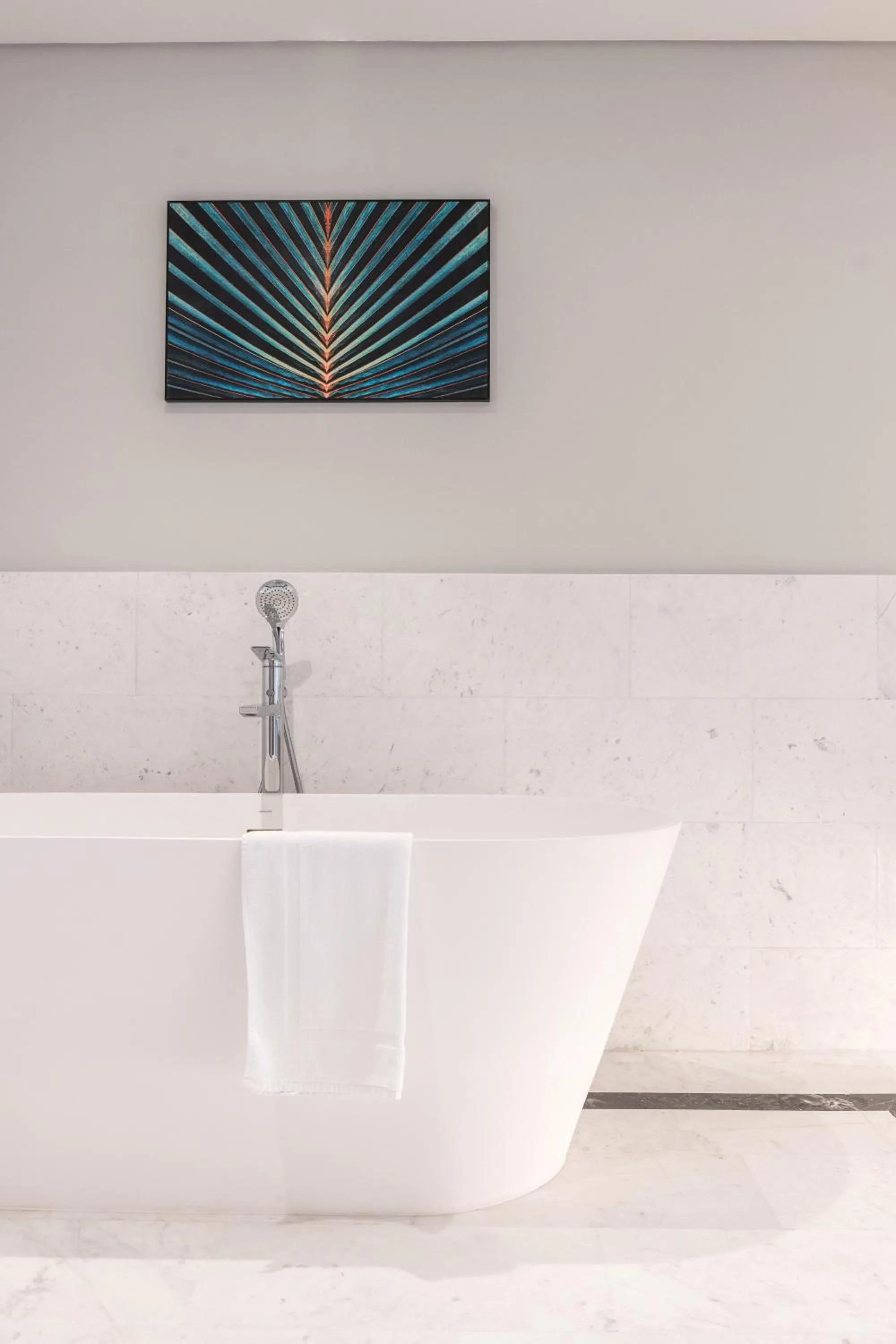 Bath in Ultra Luxury Palm Tower with Shared Hotel Facilities