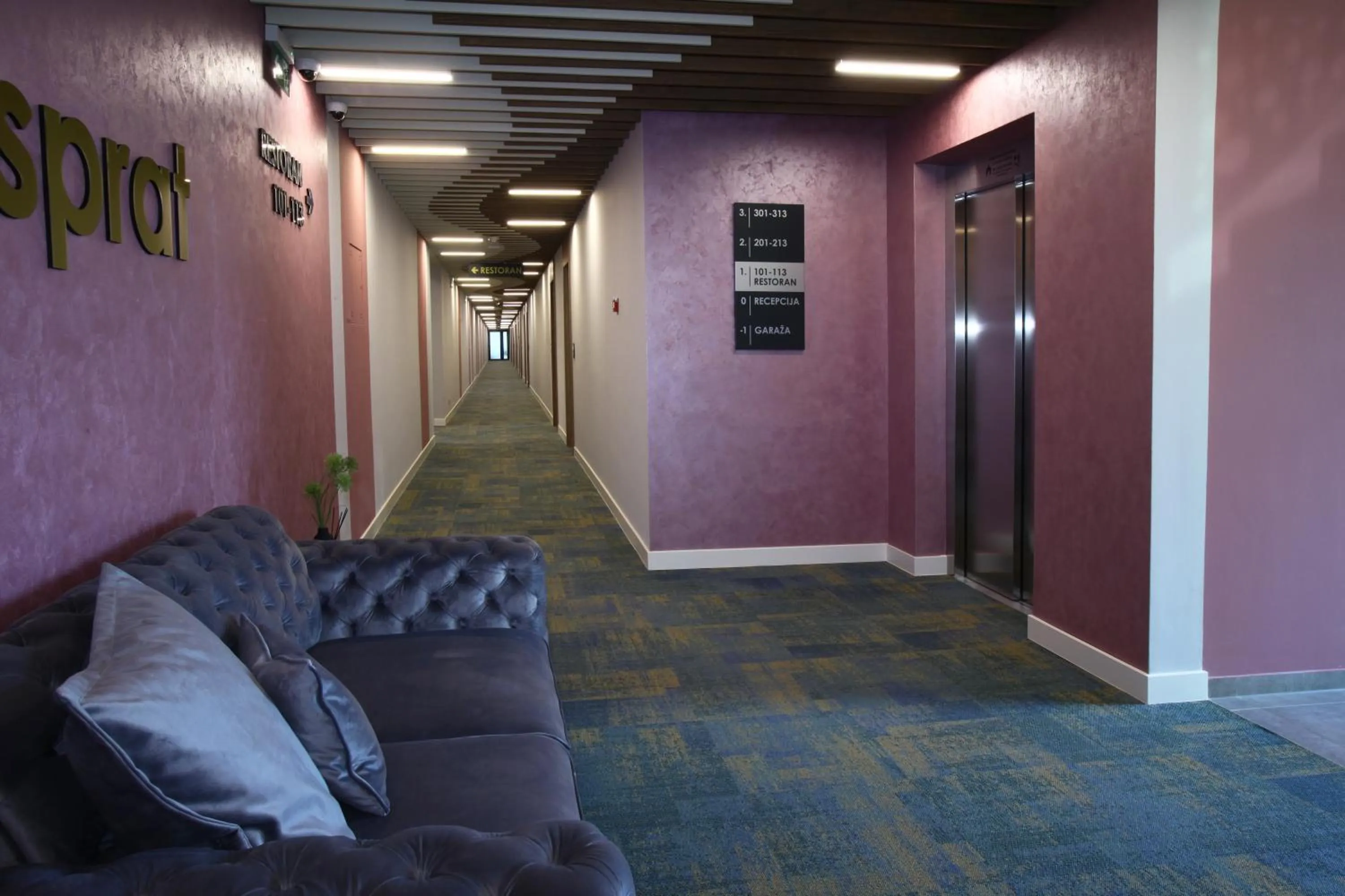 Seating area in Hotel ETNA