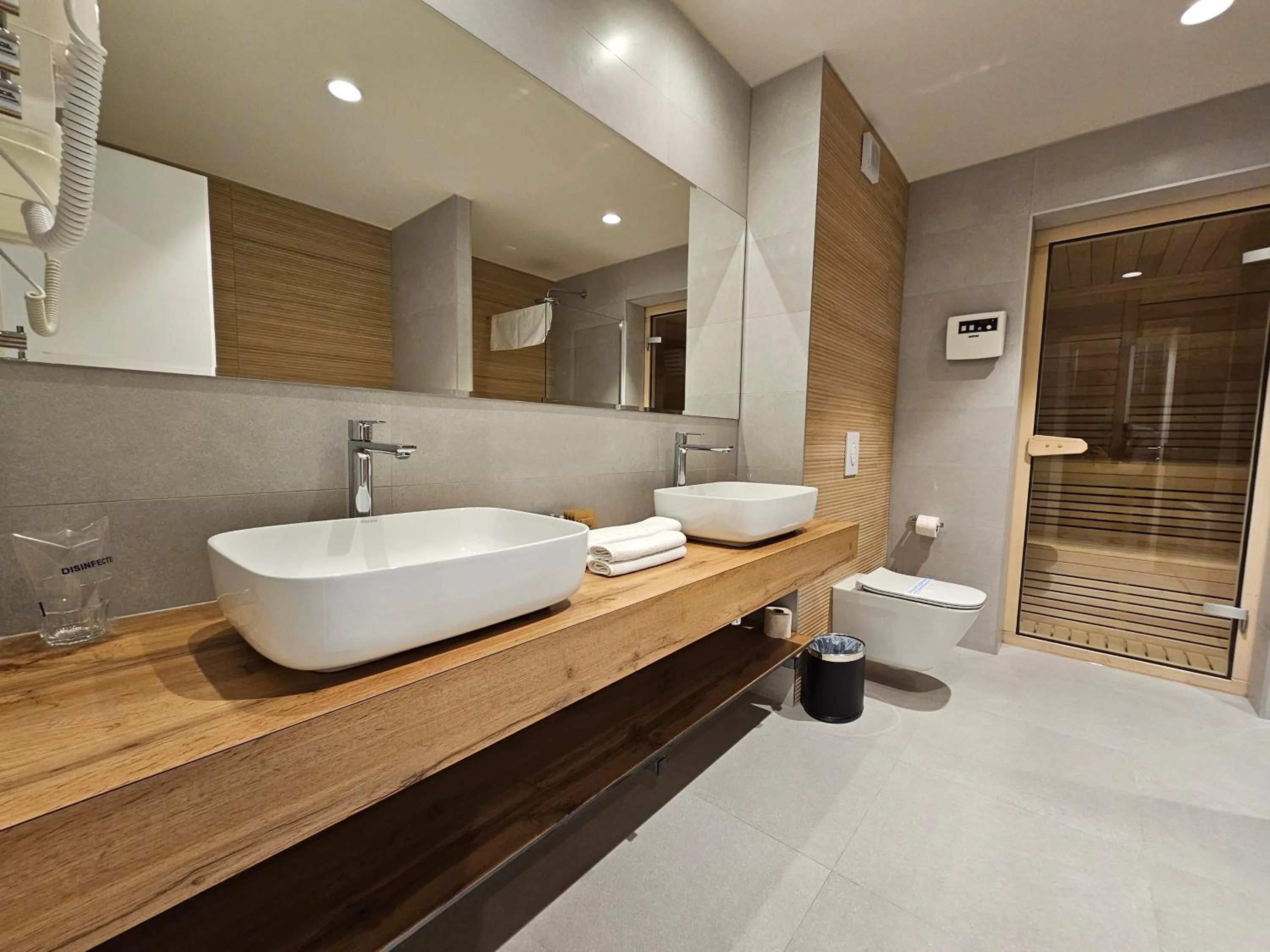 Toilet in Hotel ETNA