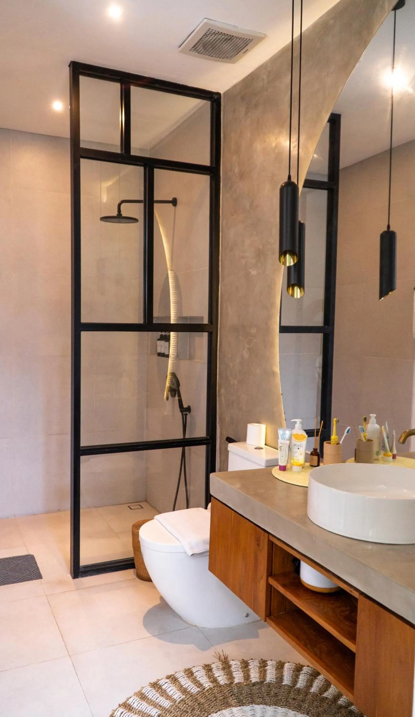 Shower in Baliwood Residence Villas by BREIG