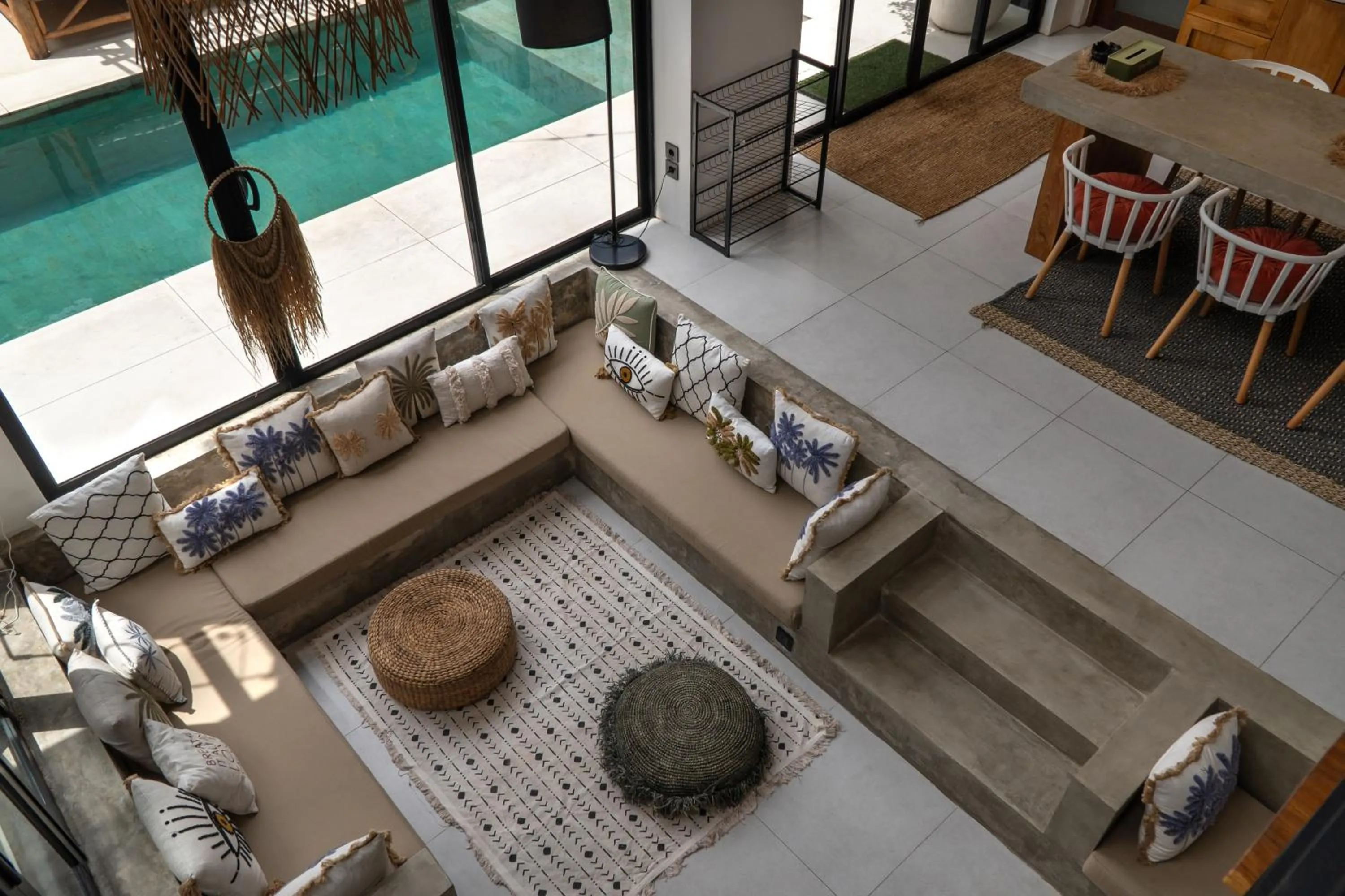 Living room in Baliwood Residence Villas by BREIG