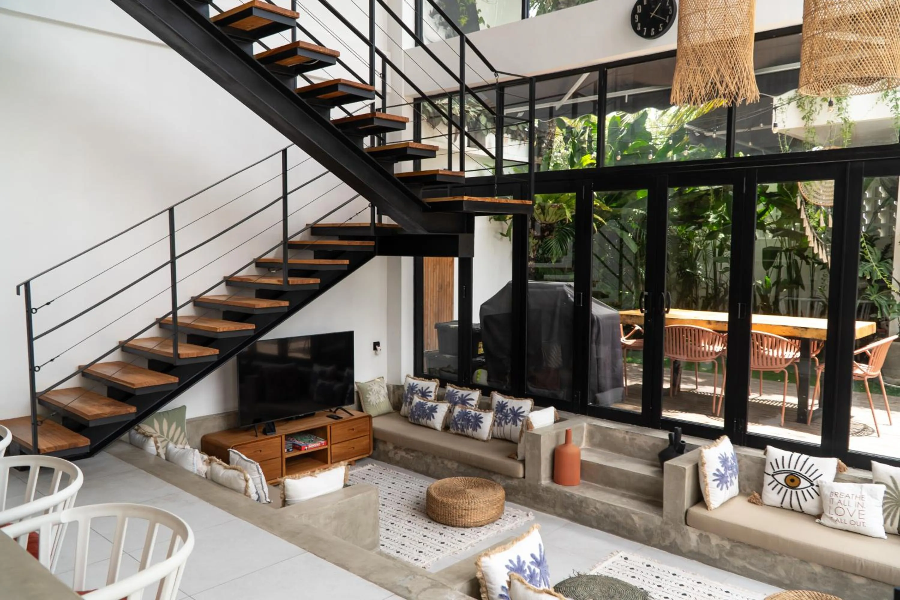 TV and multimedia in Baliwood Residence Villas by BREIG