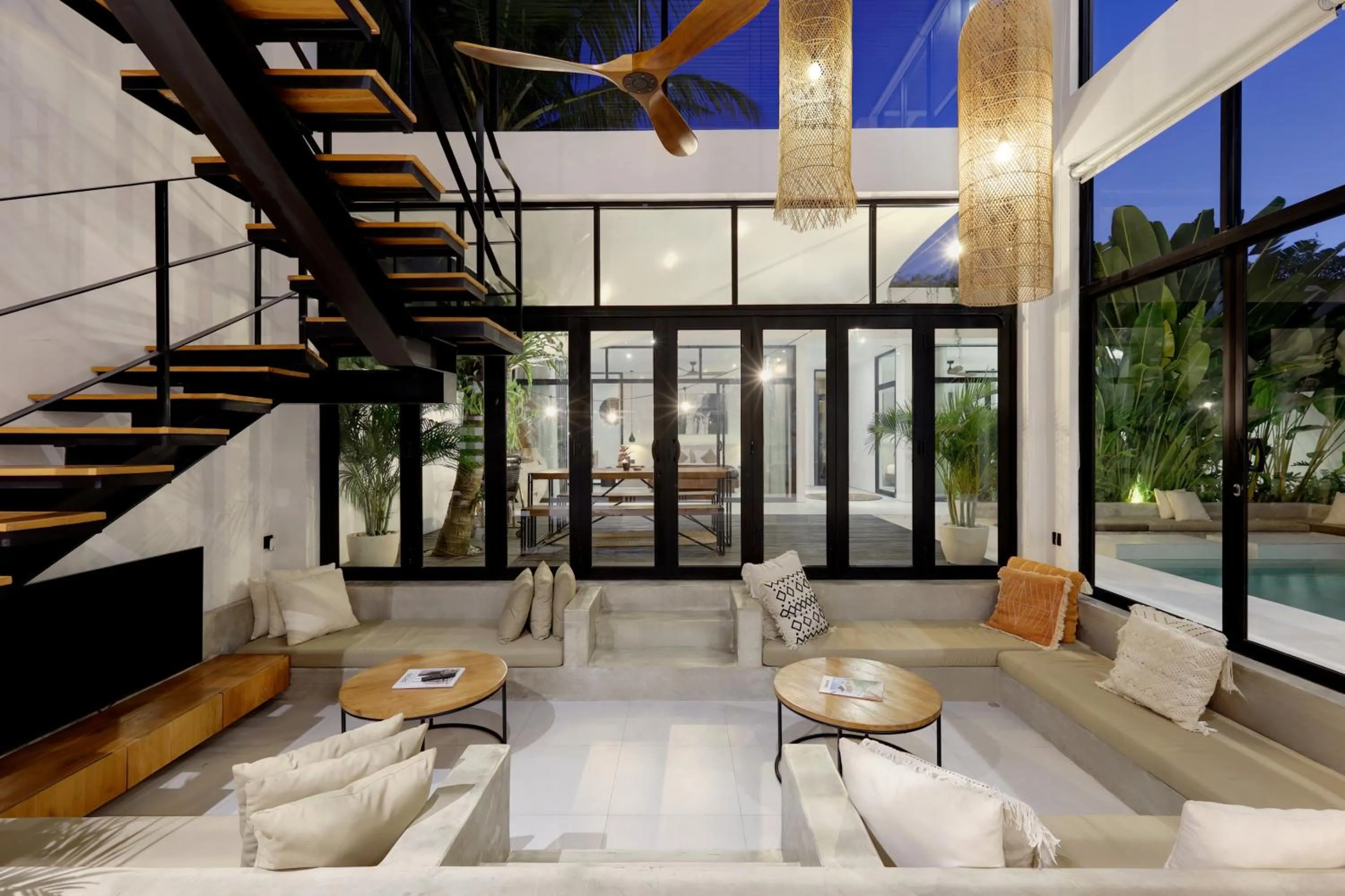 Living room in Baliwood Residence Villas by BREIG