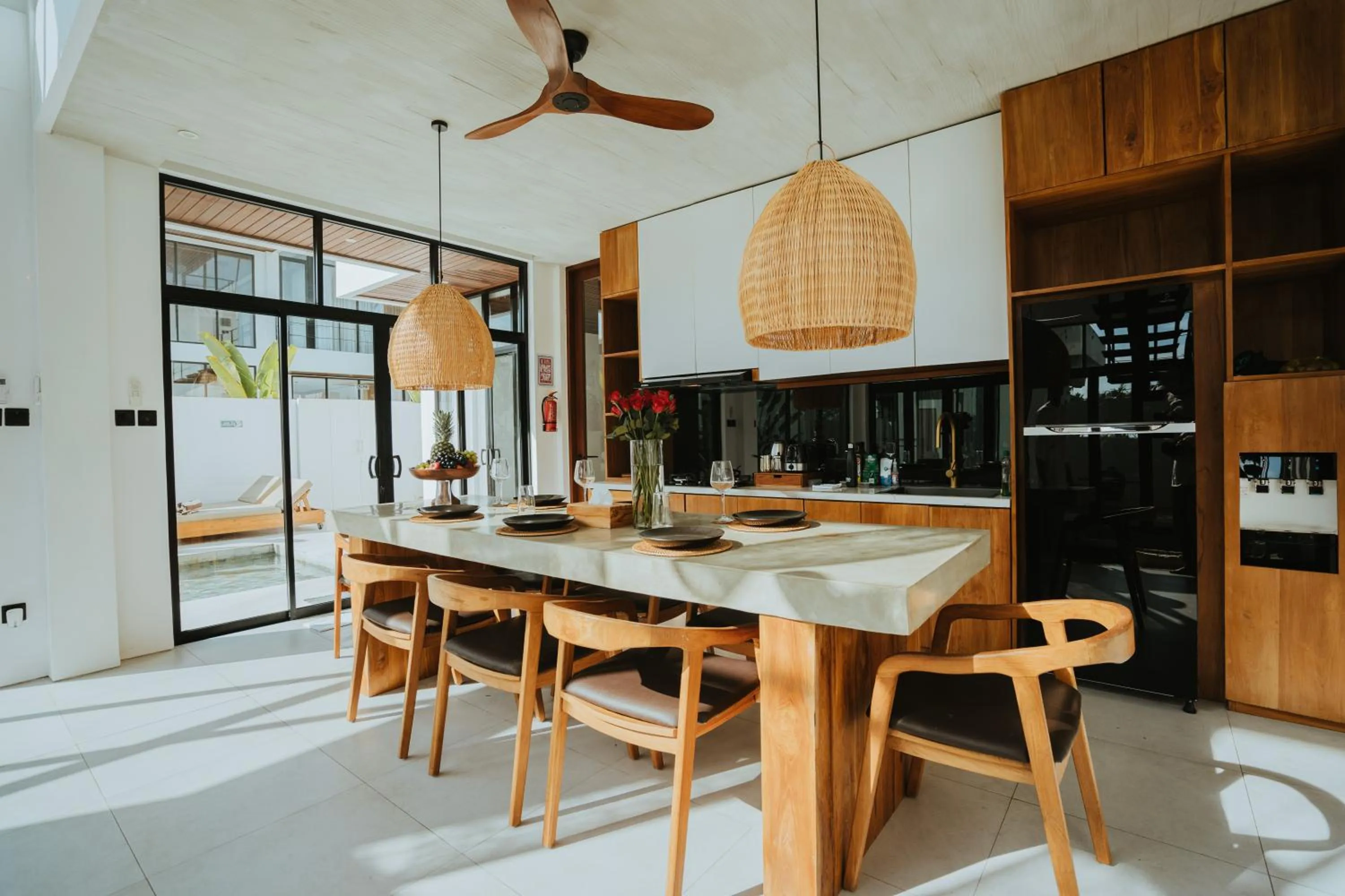 Kitchen or kitchenette in Baliwood Residence Villas by BREIG