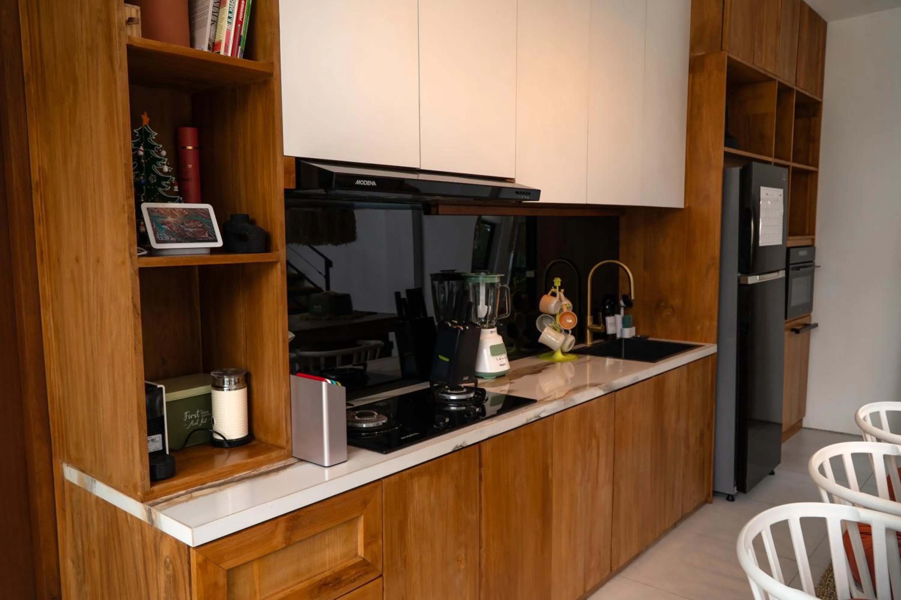 microwave in Baliwood Residence Villas by BREIG