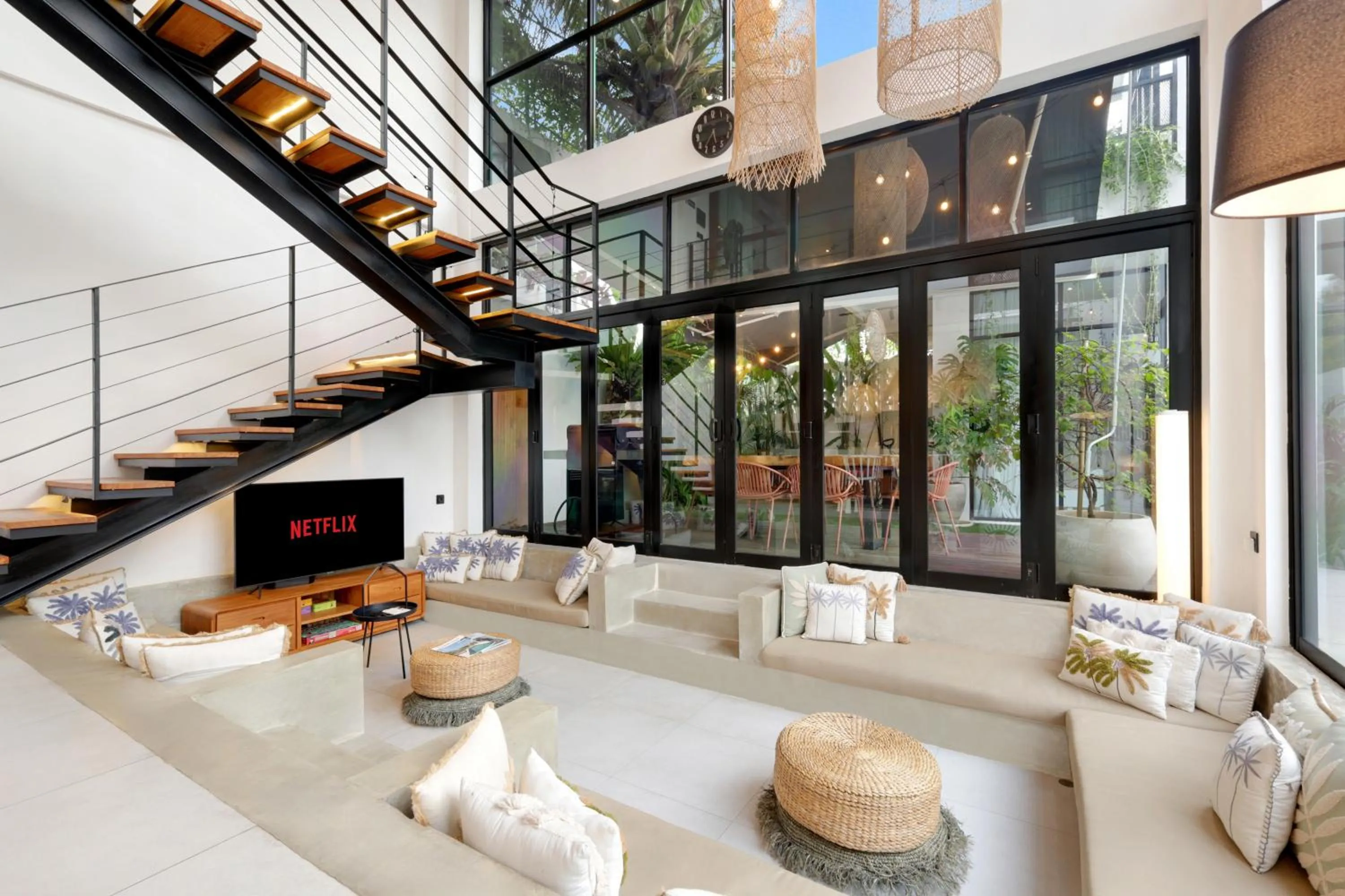 Living room in Baliwood Residence Villas by BREIG