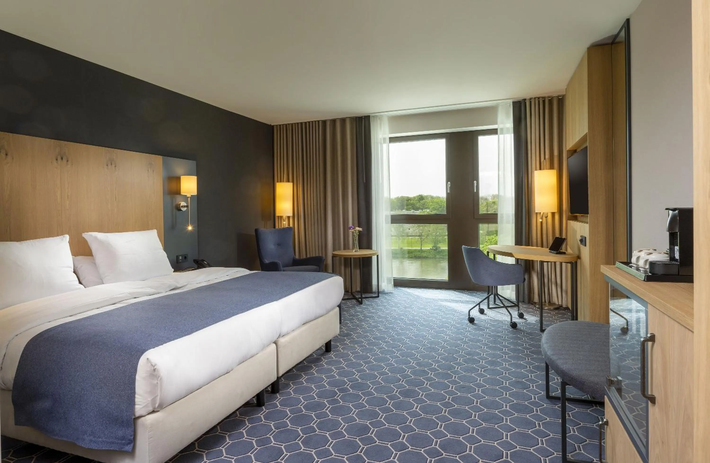 Bedroom, Bed in Maritim Hotel Ingolstadt