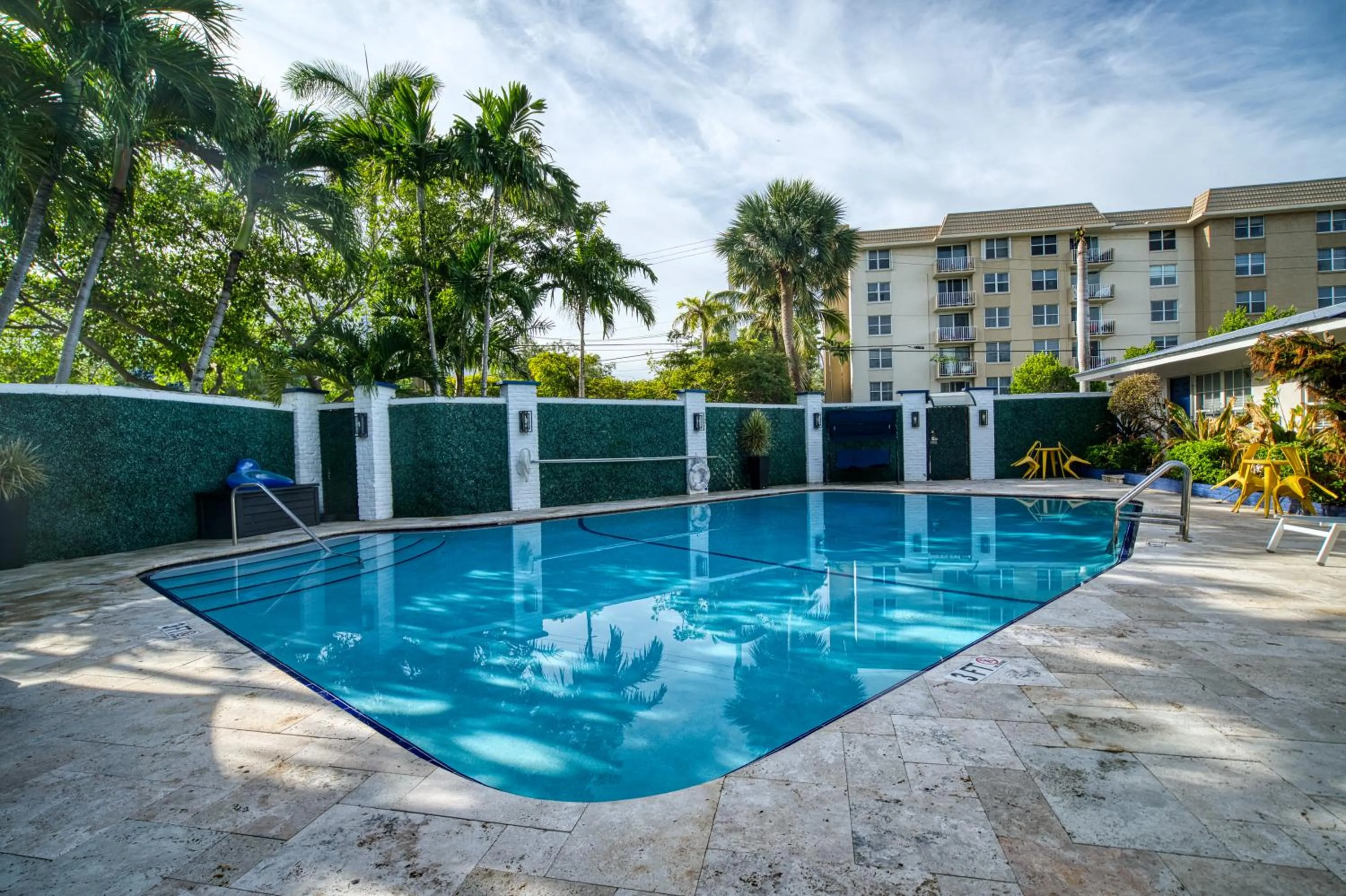 Pool view in Casa Cordova Apartments By Lowkl
