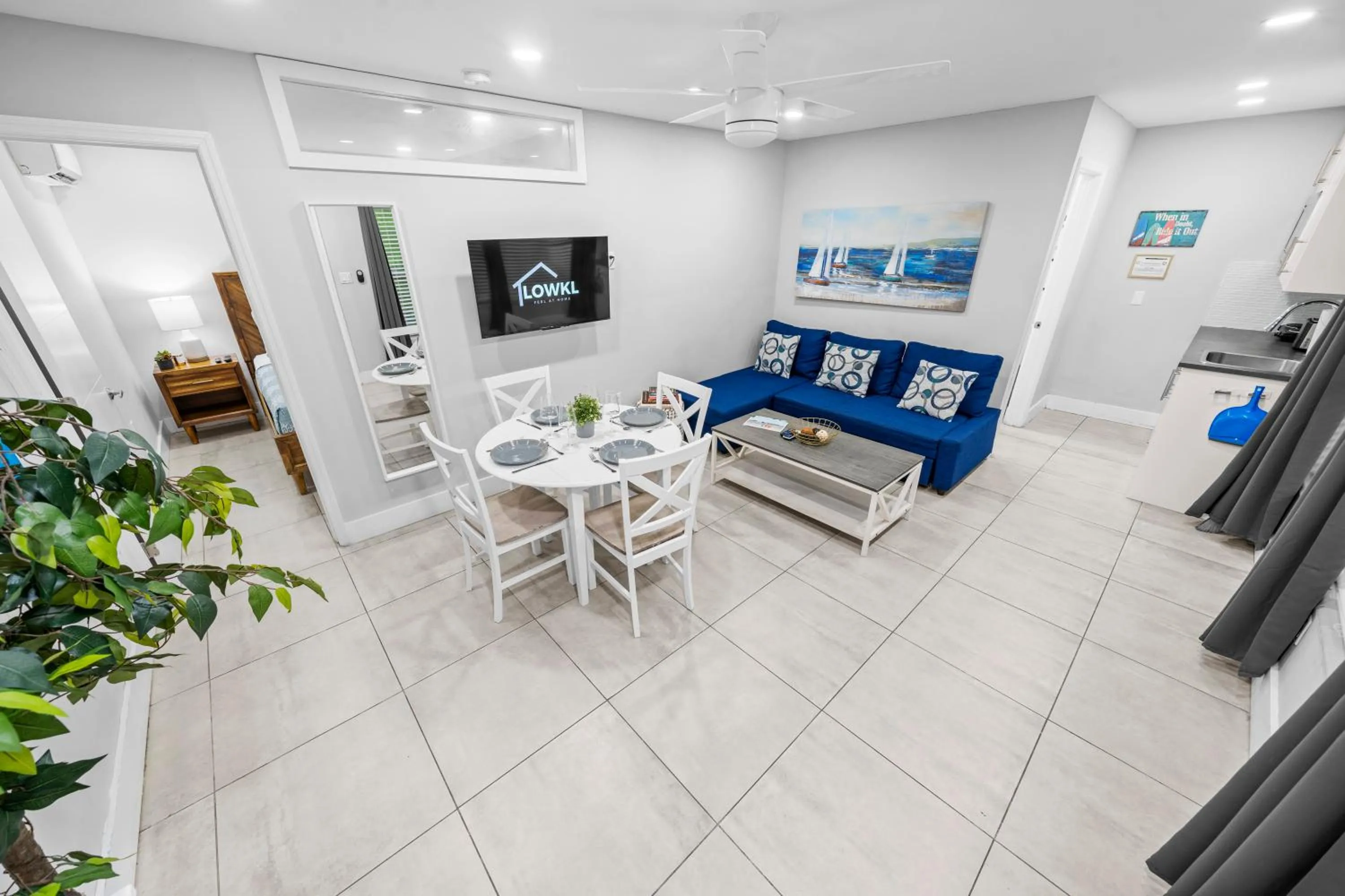 TV and multimedia in Casa Cordova Apartments By Lowkl