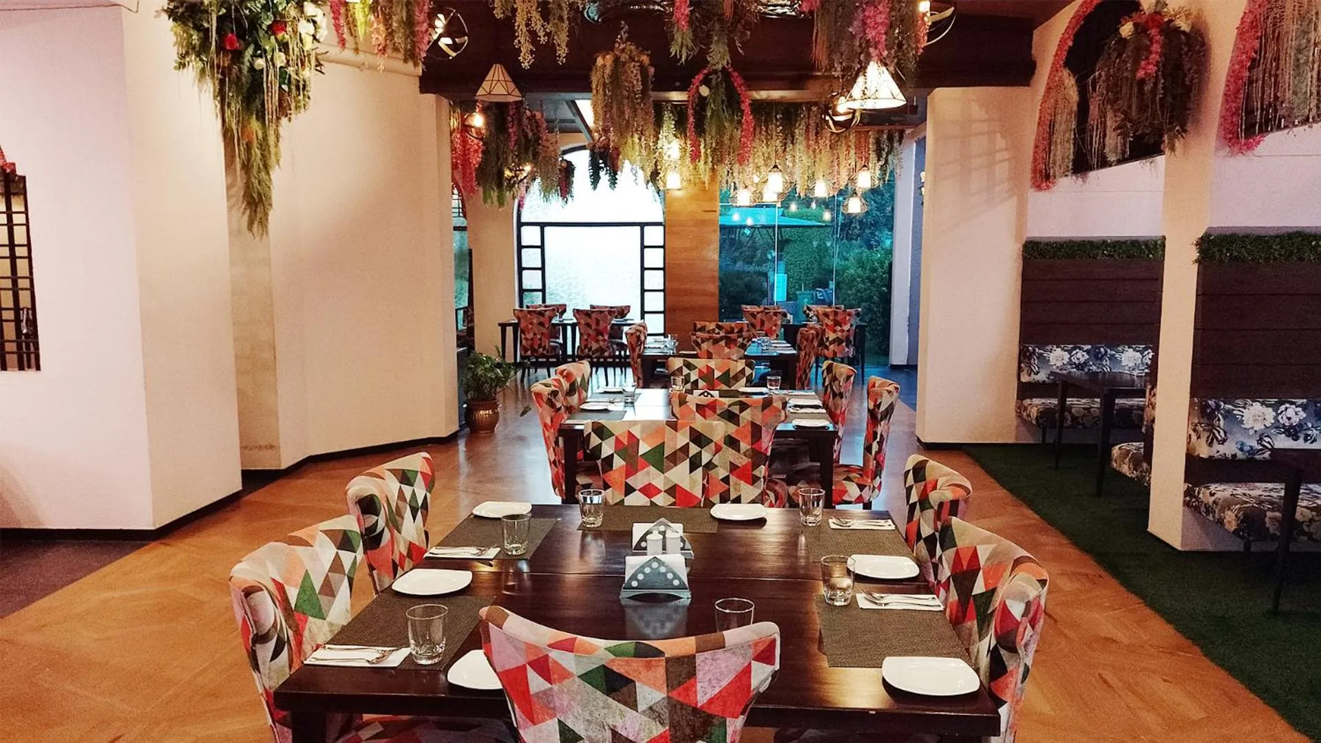 Restaurant/places to eat in Goa Country Club Near Park Hospital BY Pearl I Luxury resort in Gurgaon