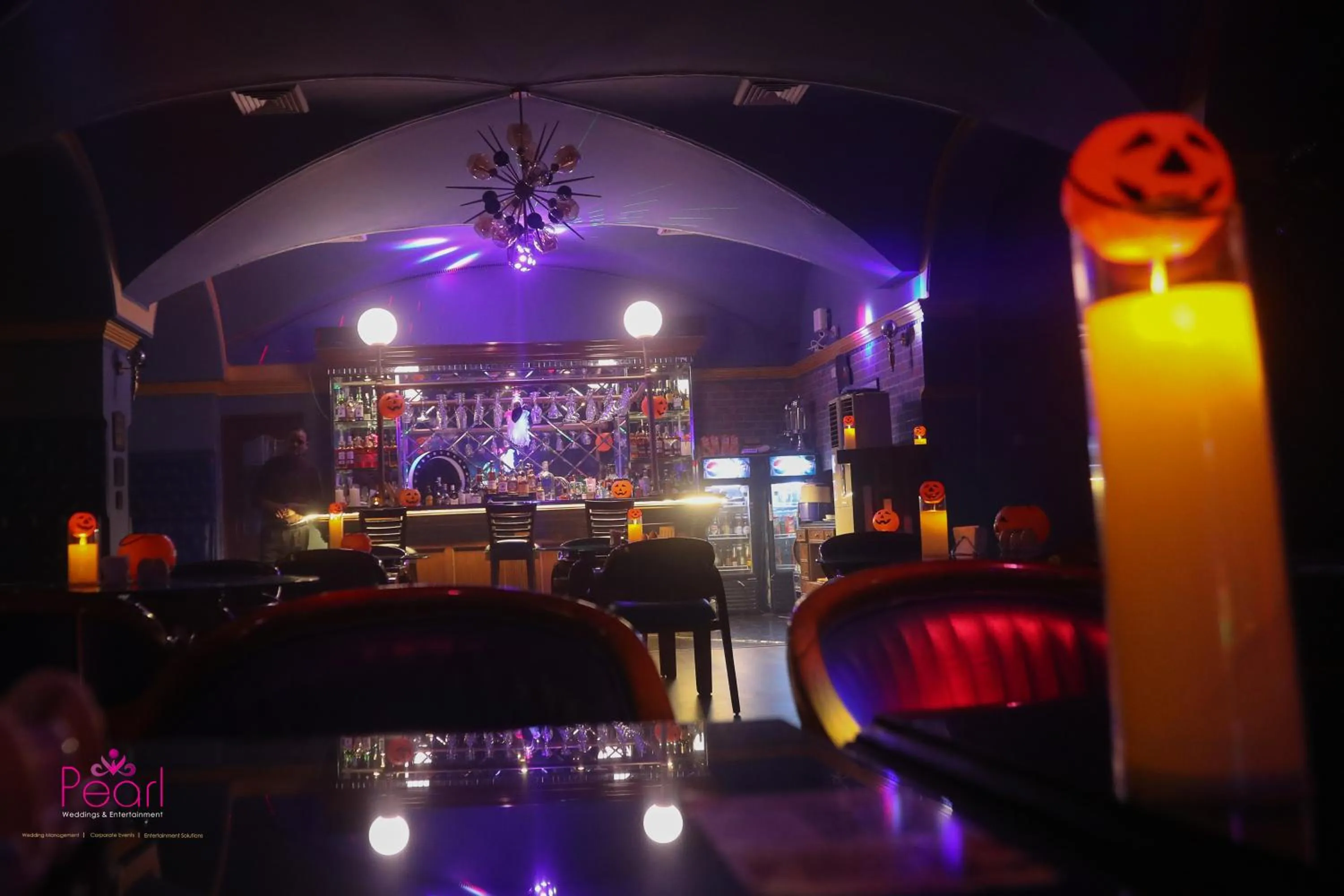 Lounge or bar in Goa Country Club Near Park Hospital BY Pearl I Luxury resort in Gurgaon