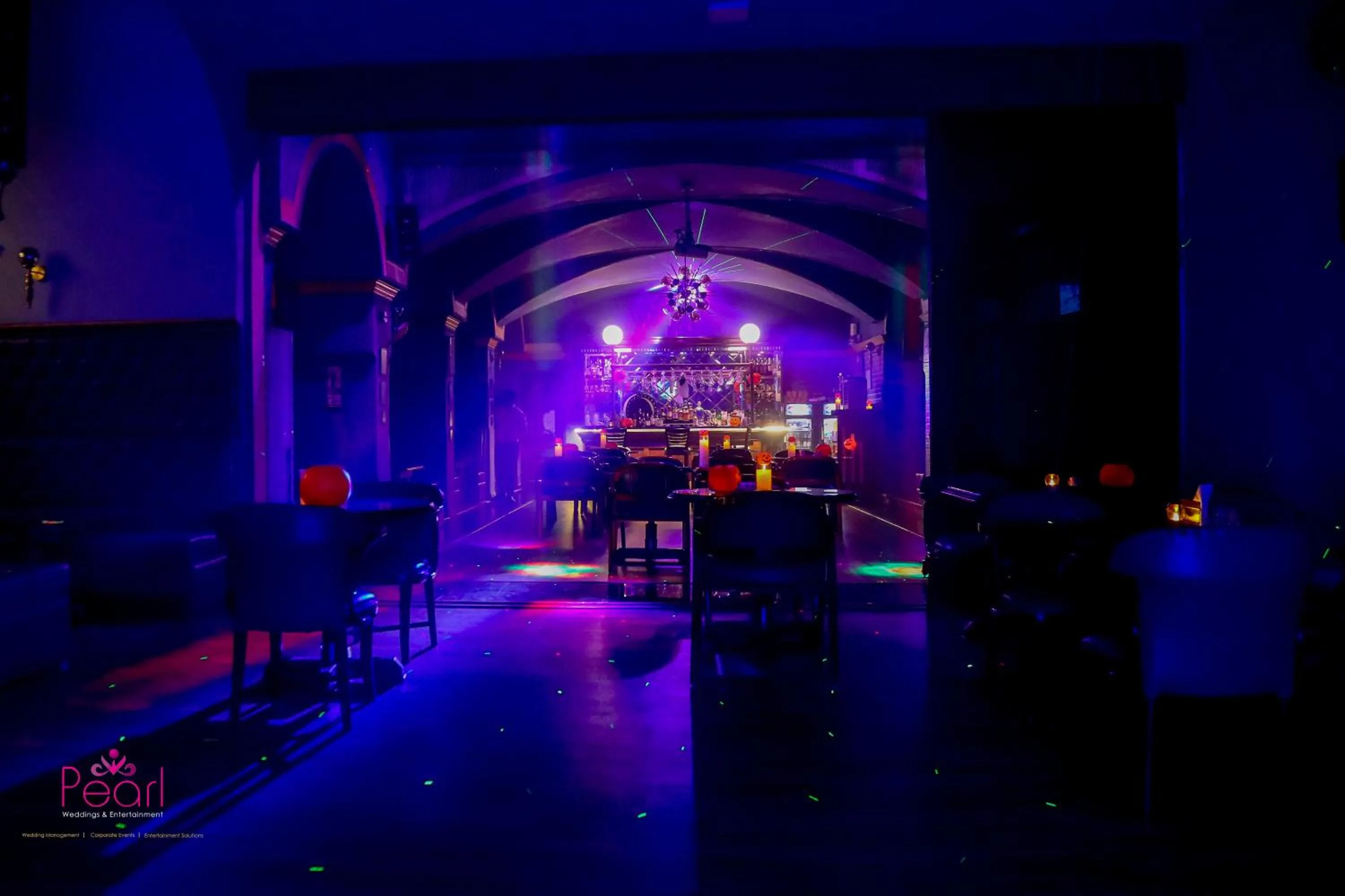 Lounge or bar in Goa Country Club Near Park Hospital BY Pearl I Luxury resort in Gurgaon