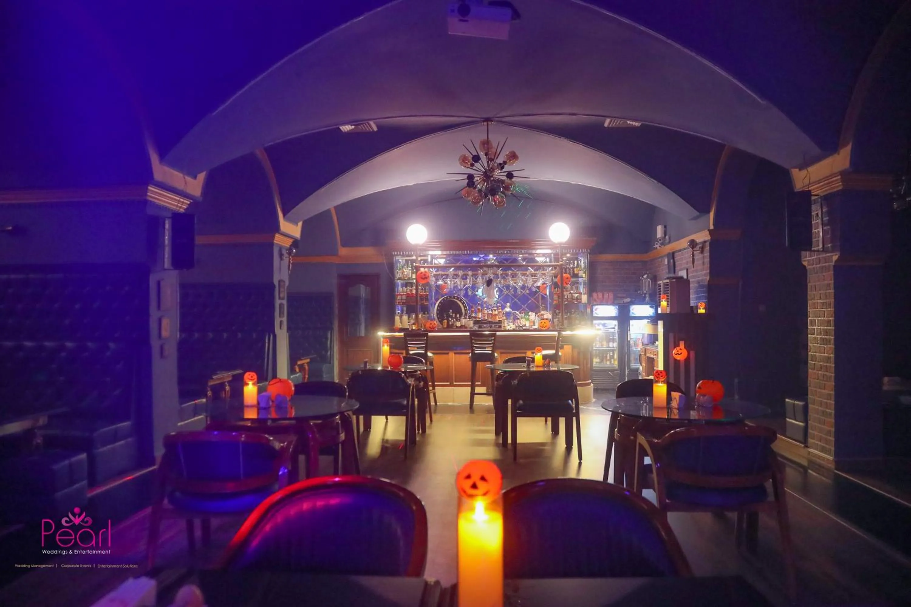 Lounge or bar in Goa Country Club Near Park Hospital BY Pearl I Luxury resort in Gurgaon