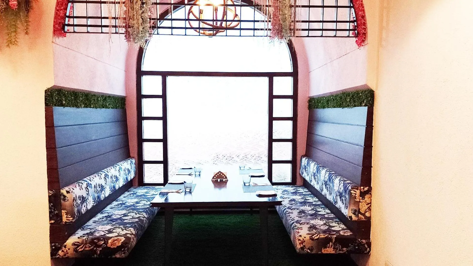 Restaurant/places to eat in Goa Country Club Near Park Hospital BY Pearl I Luxury resort in Gurgaon