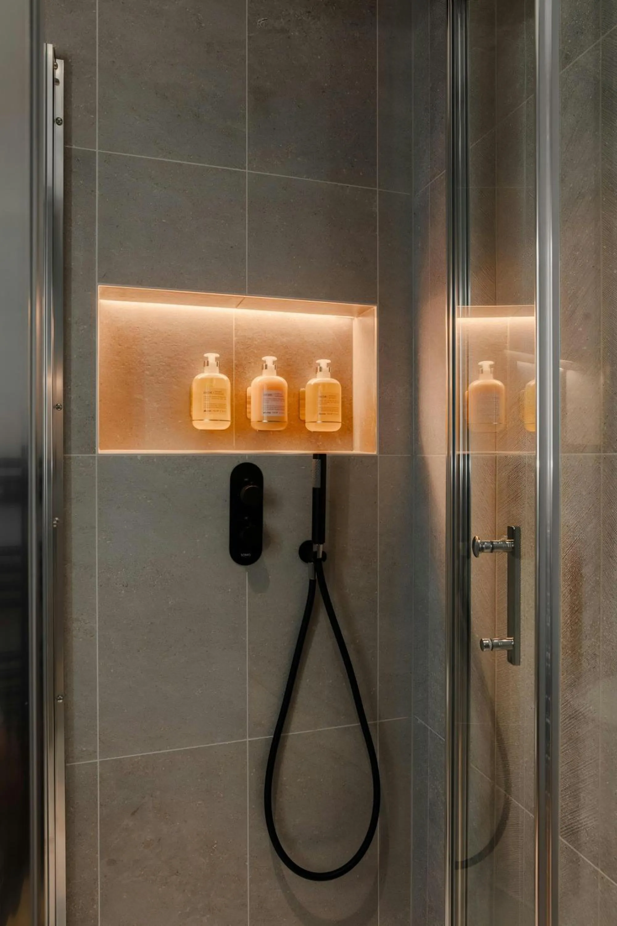 Bathroom in The Earl Hotel Leeson Street, Sonder by Marriott Bonvoy