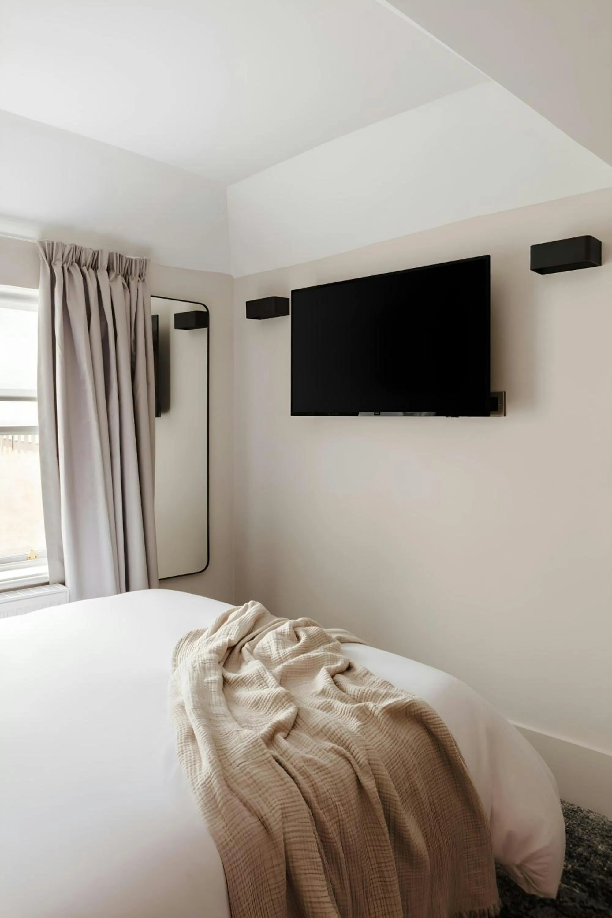 Bedroom, Bed in The Earl Hotel Leeson Street, Sonder by Marriott Bonvoy